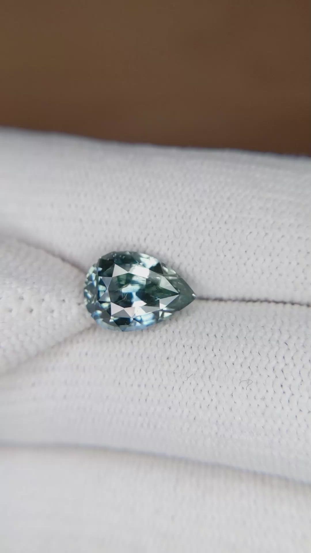 4.36 Ct. Greenish Blue Sapphire from Ceylon (Sri Lanka) Size Video