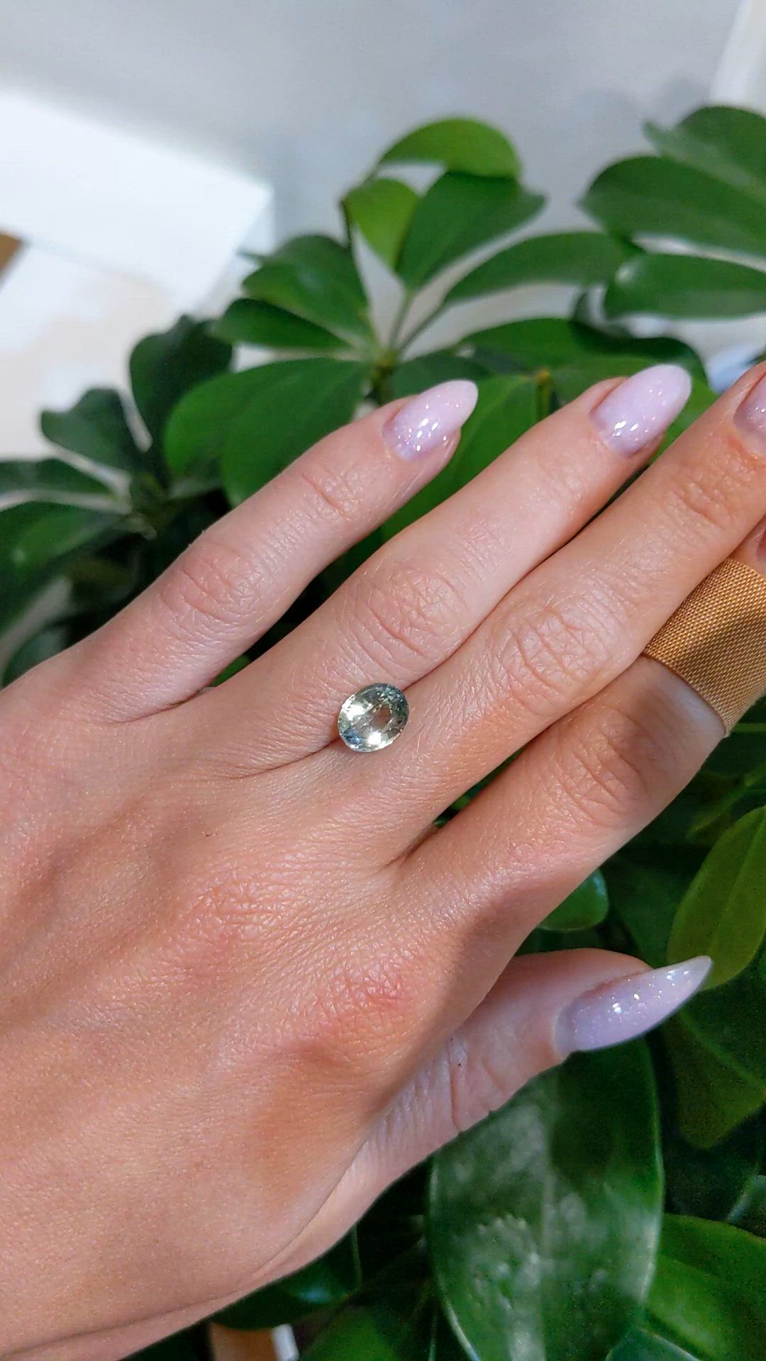 2.40 Ct. Bi Color Sapphire from Ceylon (Sri Lanka) Size Video
