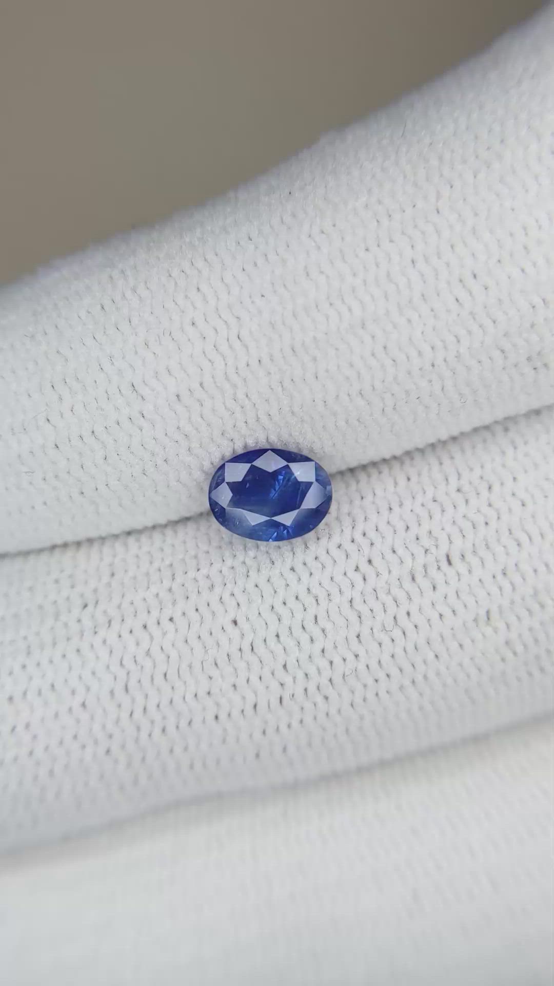 1.00 Ct. Blue Sapphire from Ceylon (Sri Lanka) Size Video