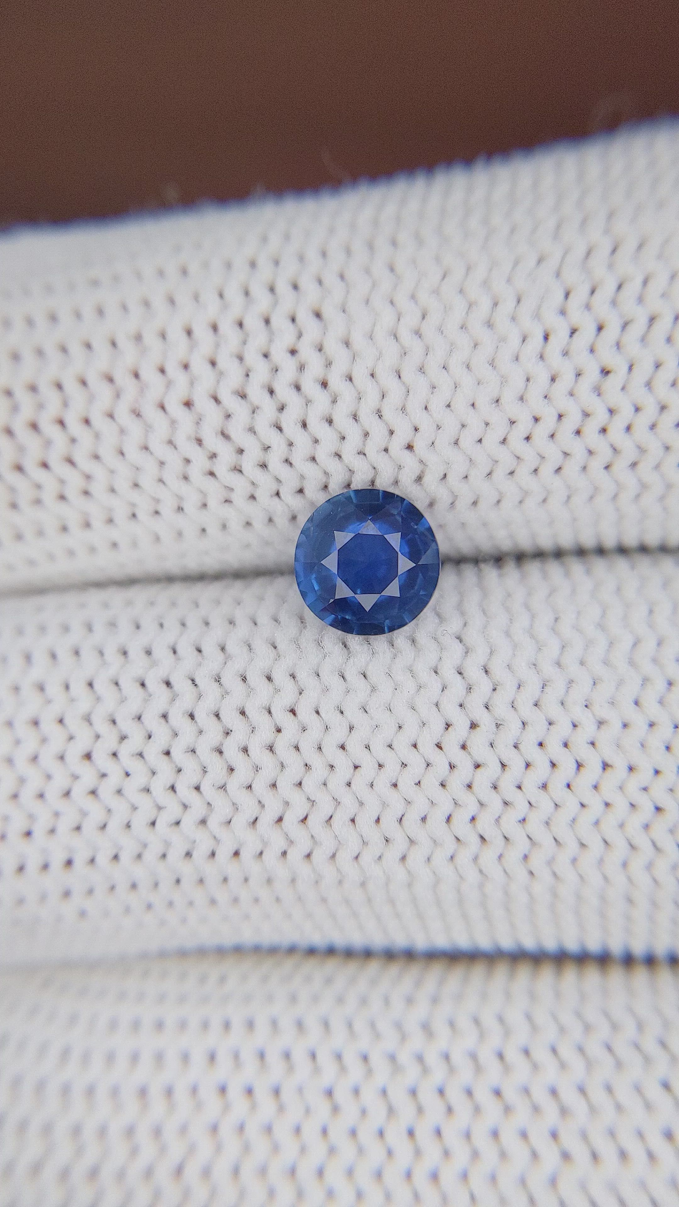1.05 Ct. Blue Sapphire from Ceylon (Sri Lanka) Size Video