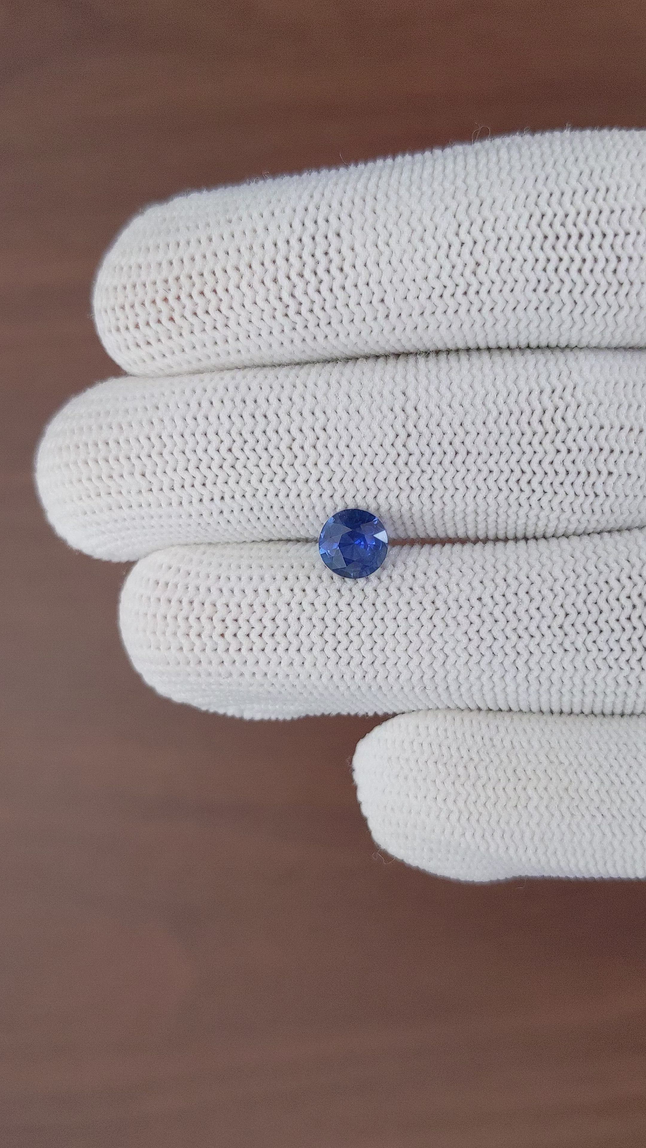 1.05 Ct. Blue Sapphire from Ceylon (Sri Lanka) Size Video