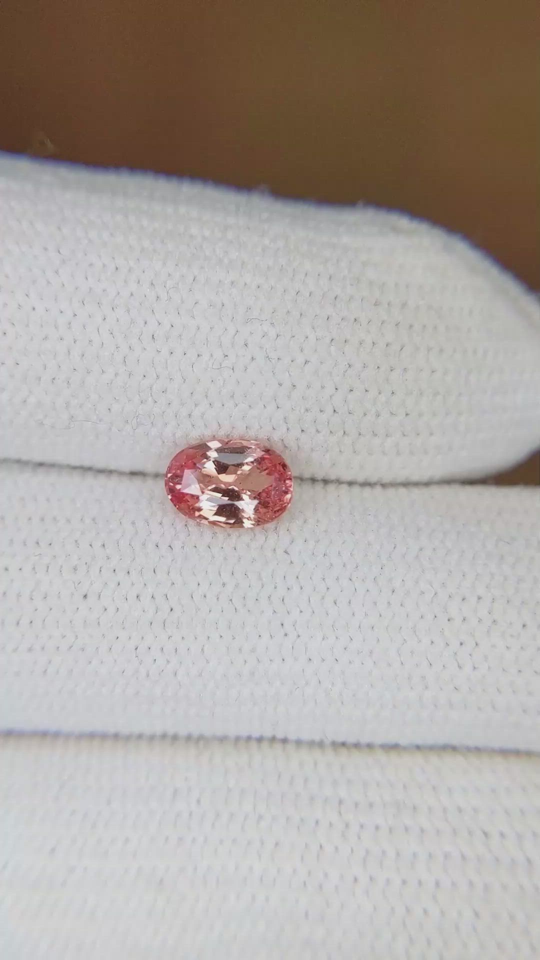 1.00 Ct. Padparadscha Sapphire from Ceylon (Sri Lanka) Size Video