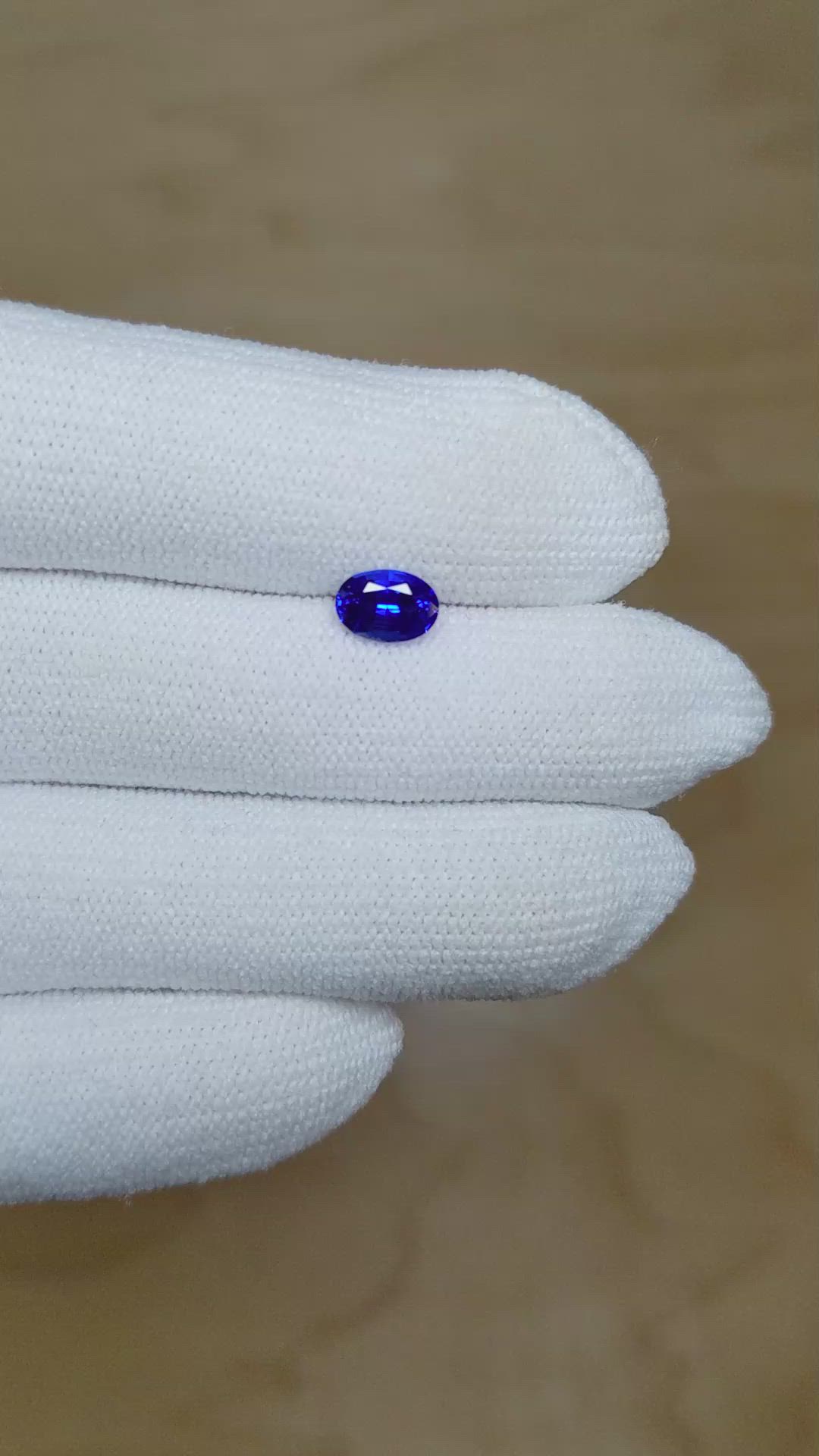 0.95 Ct. Blue Sapphire from Ceylon (Sri Lanka) Size Video