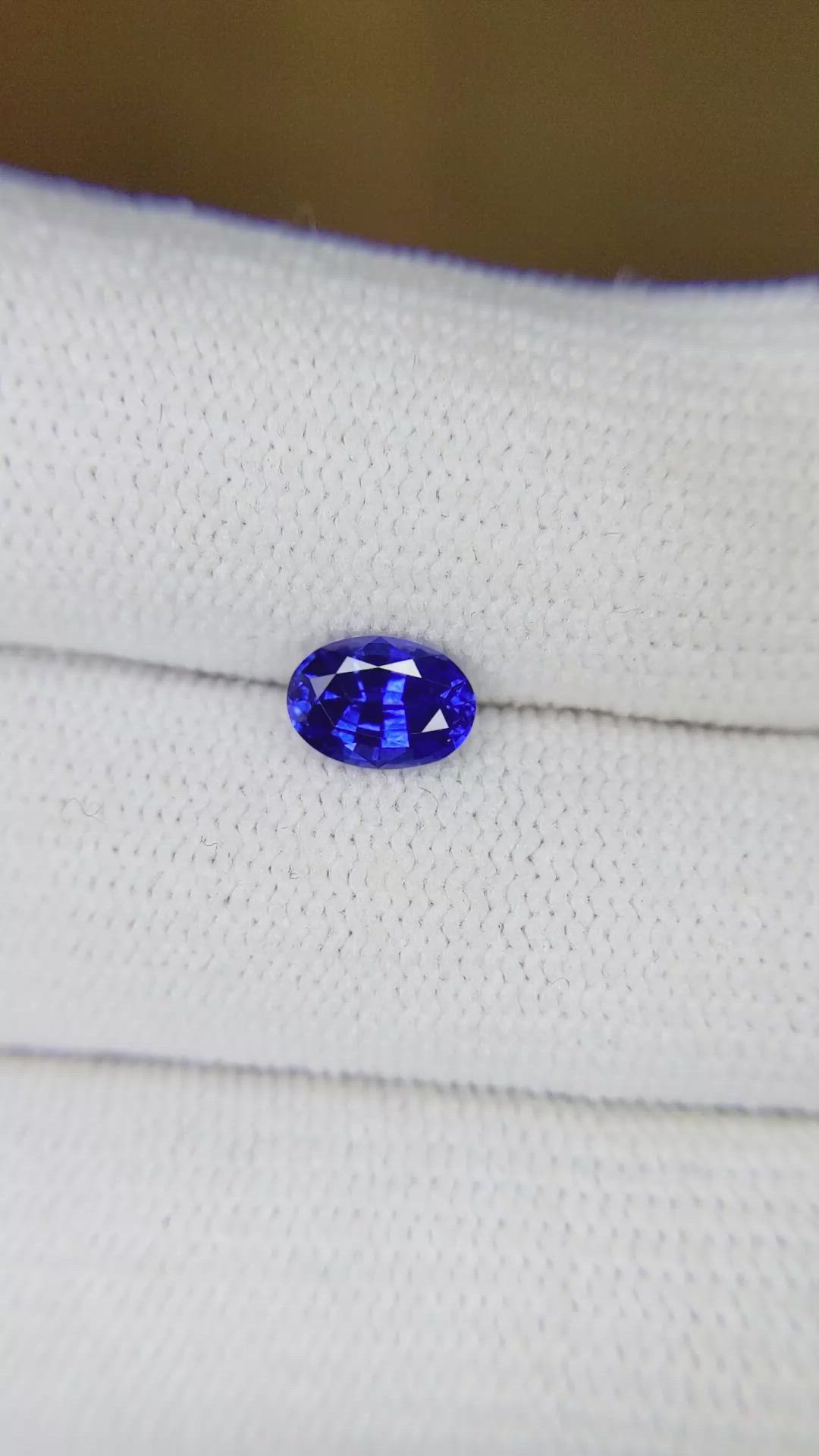 0.95 Ct. Blue Sapphire from Ceylon (Sri Lanka) Size Video