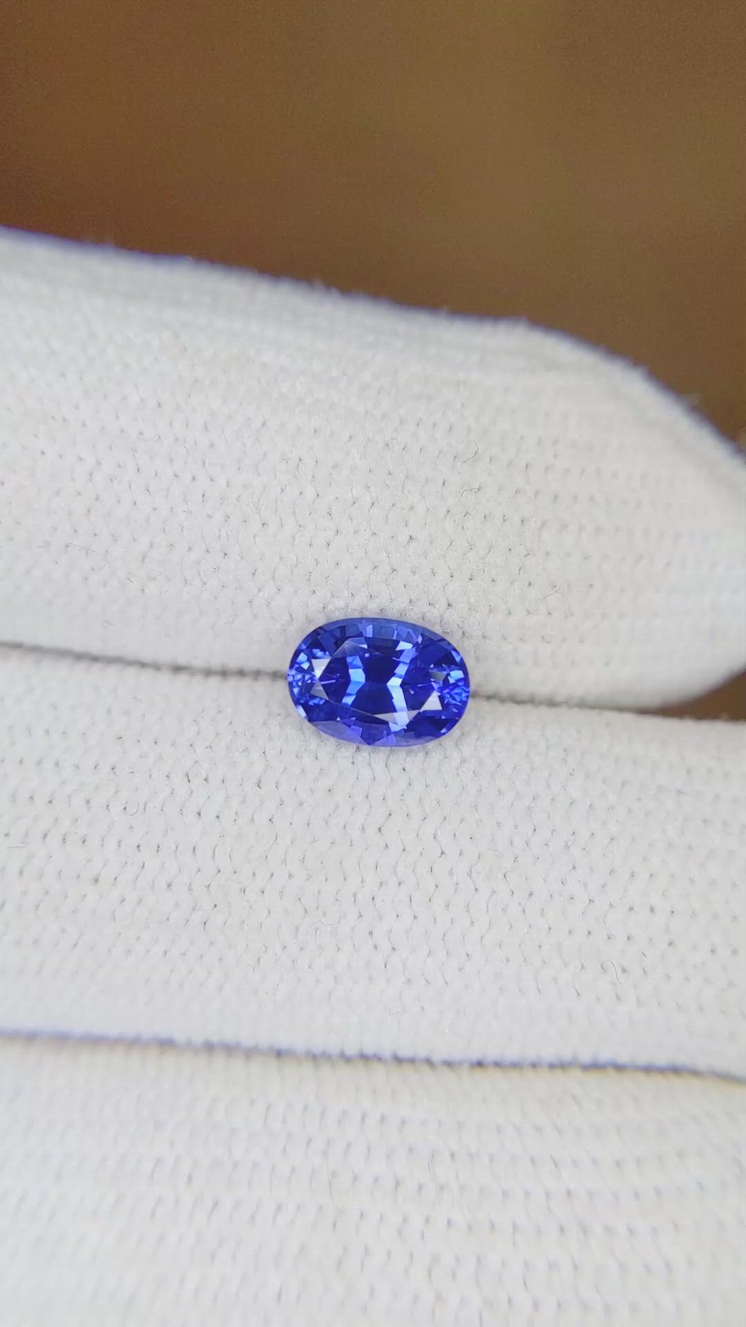 1.04 Ct. Blue Sapphire from Ceylon (Sri Lanka) Size Video