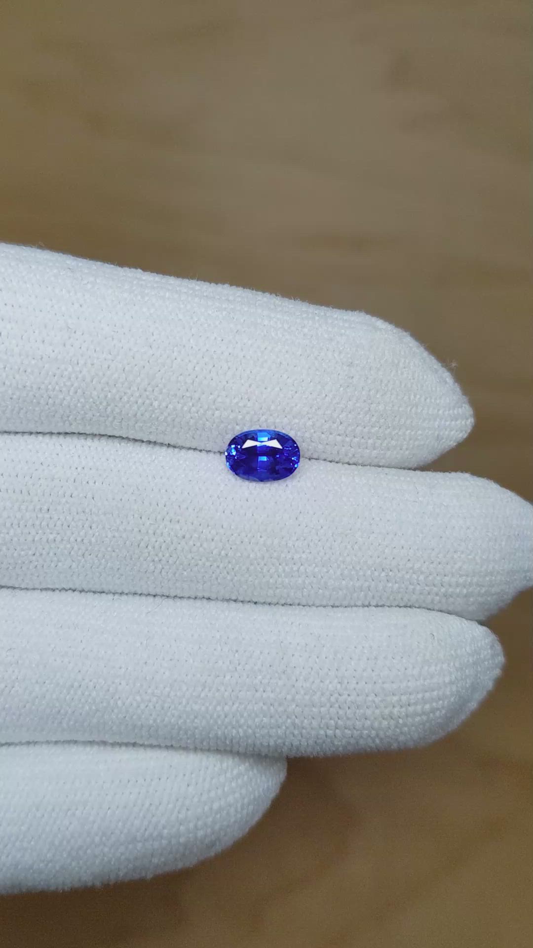 1.04 Ct. Blue Sapphire from Ceylon (Sri Lanka) Size Video