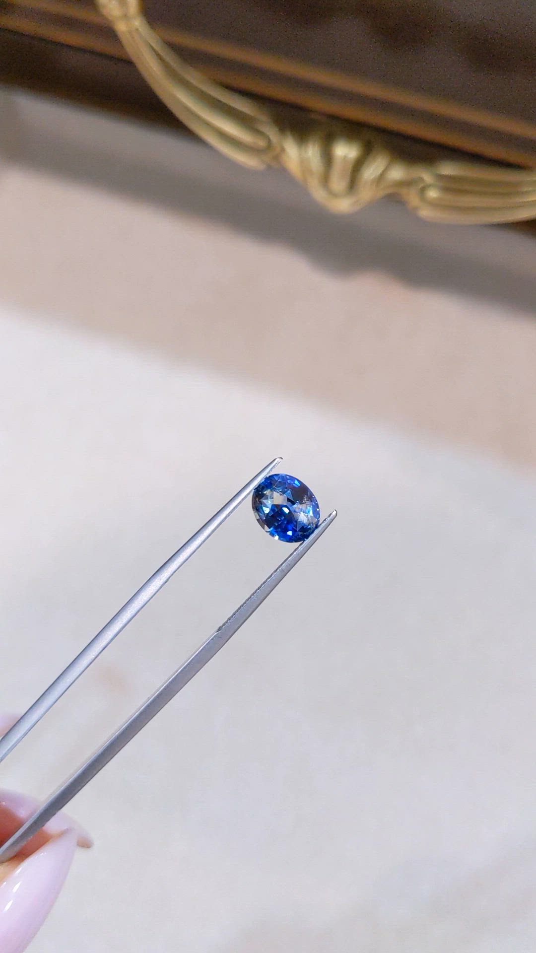 2.01 Ct. Bi Color Sapphire from Ceylon (Sri Lanka) Size Video