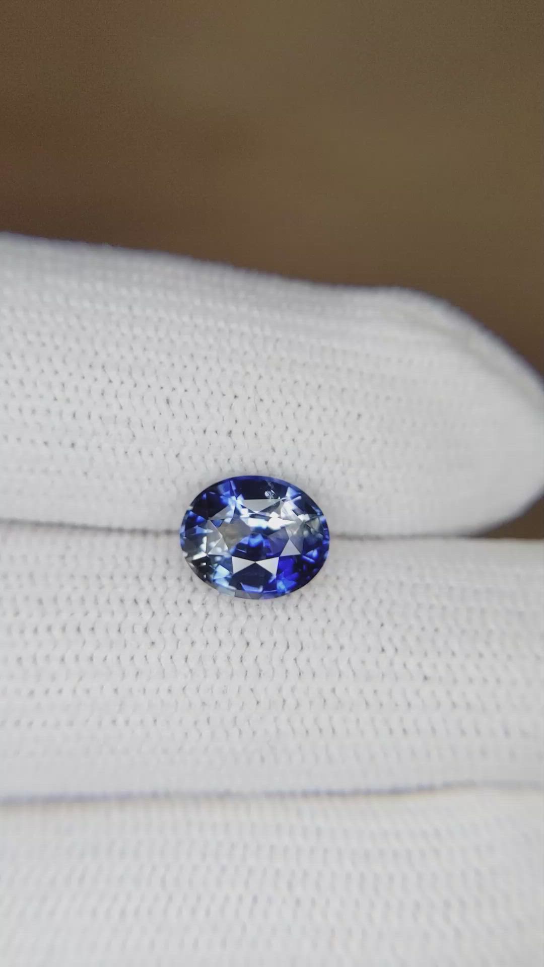 2.01 Ct. Bi Color Sapphire from Ceylon (Sri Lanka) Size Video