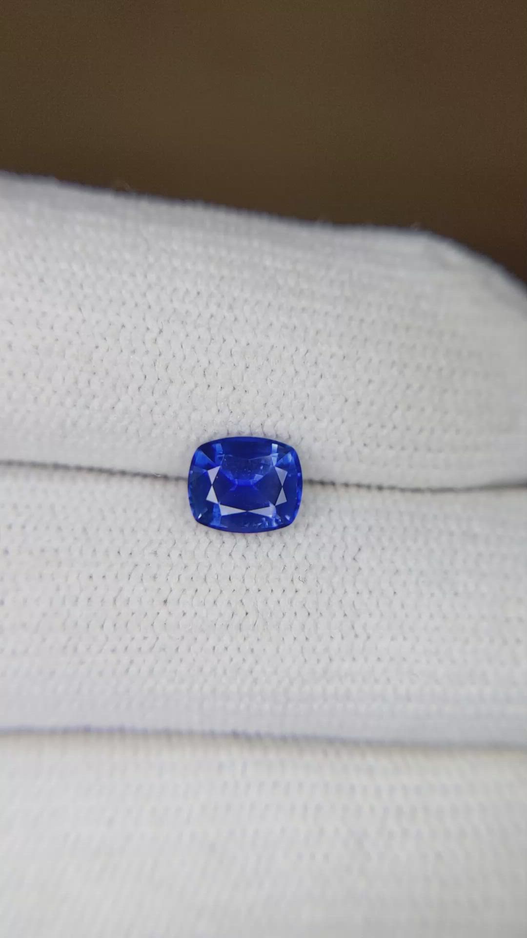 1.14 Ct. Blue Sapphire from Ceylon (Sri Lanka) Size Video