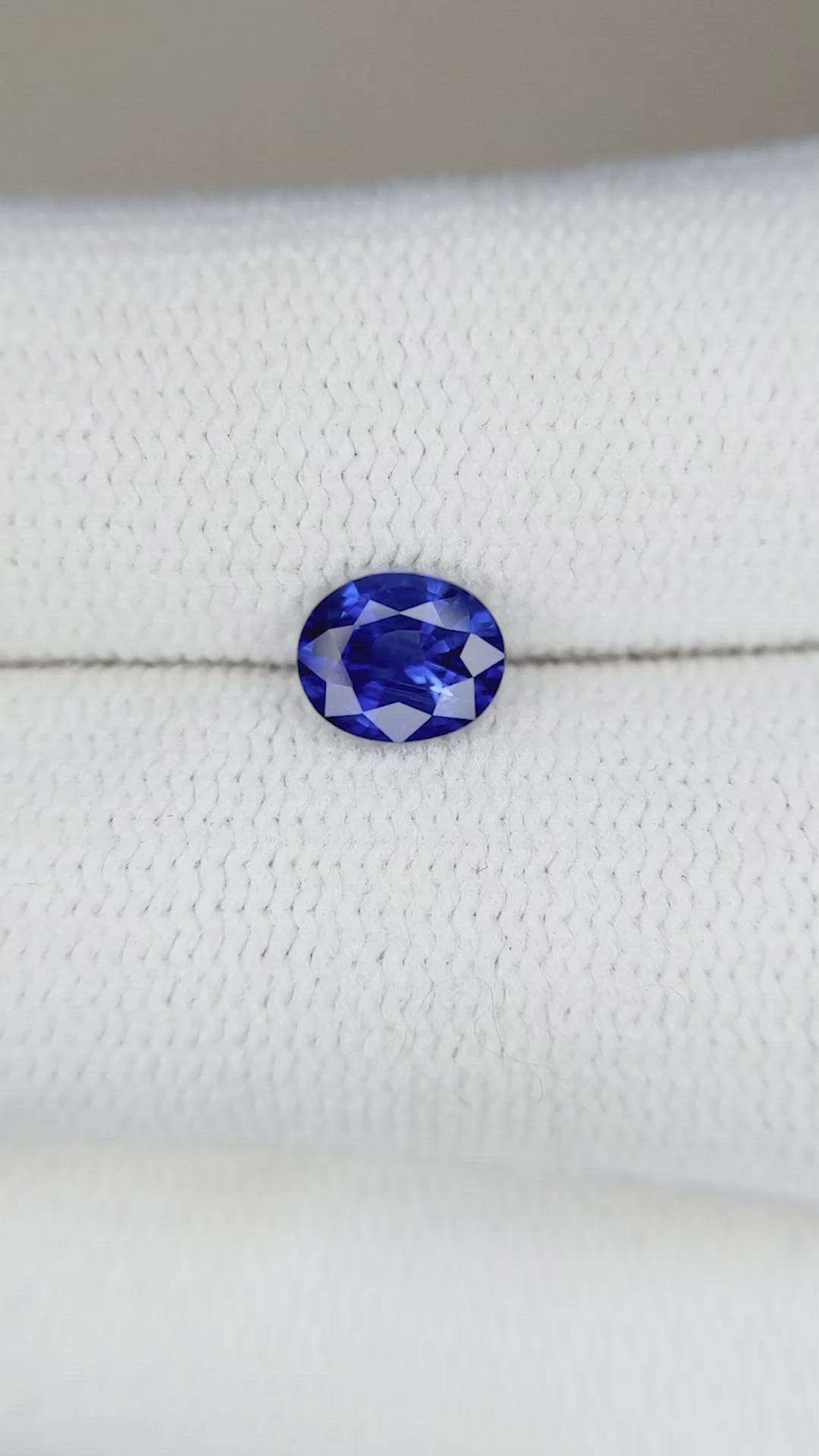 0.75 Ct. Blue Sapphire from Ceylon (Sri Lanka) Size Video