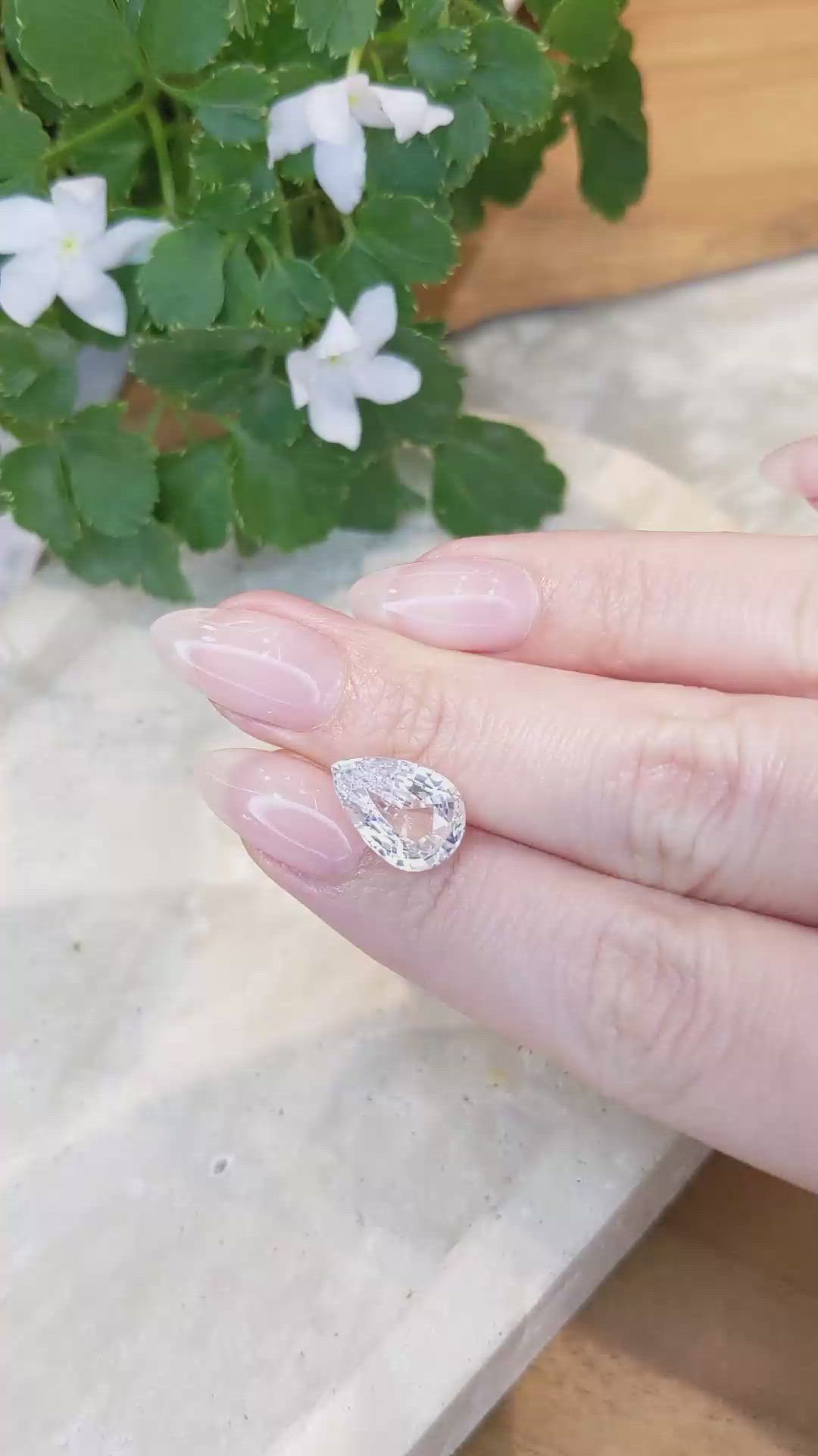 5.50 Ct. White Sapphire from Ceylon (Sri Lanka) Size Video