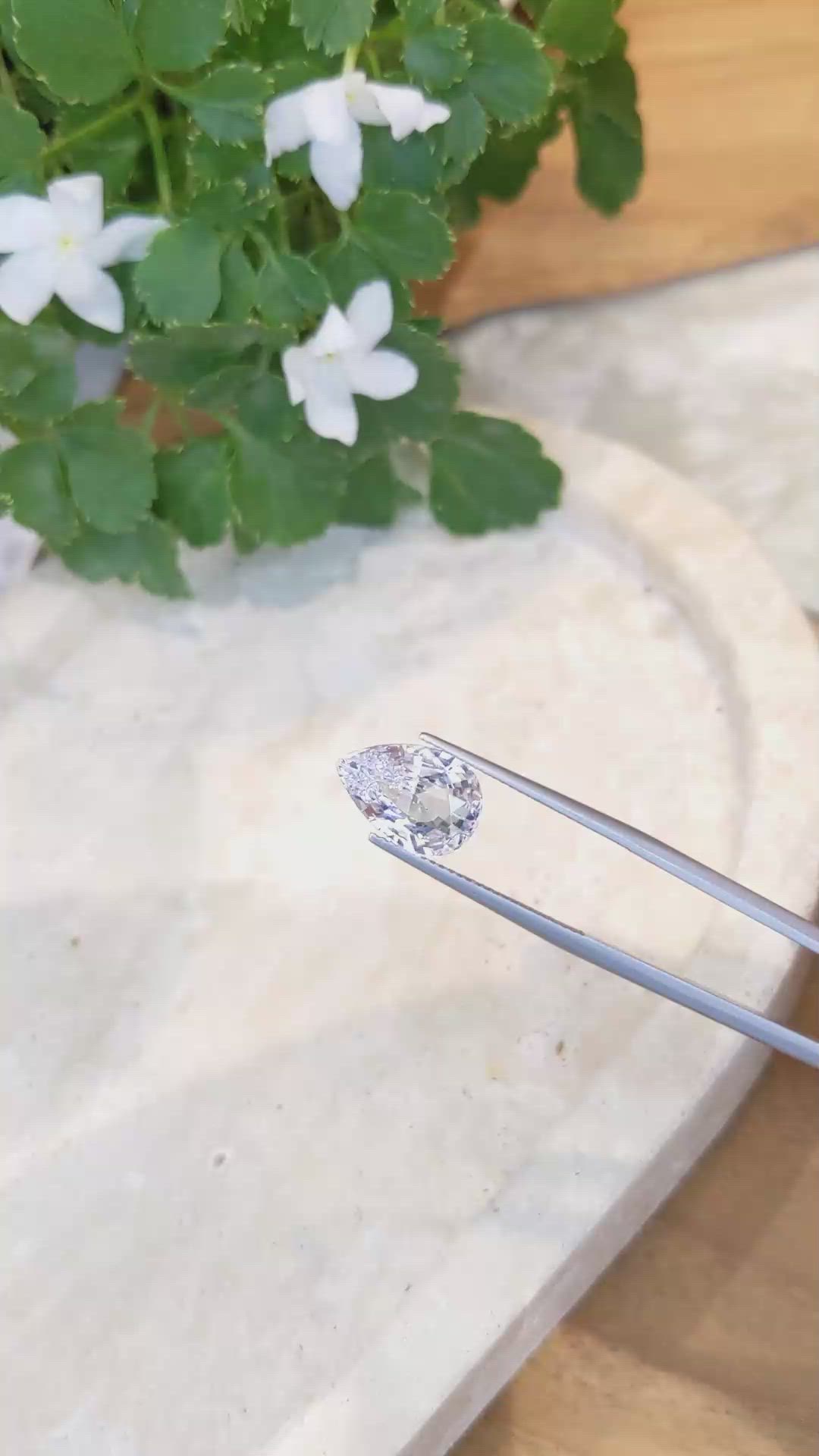 5.50 Ct. White Sapphire from Ceylon (Sri Lanka) Size Video