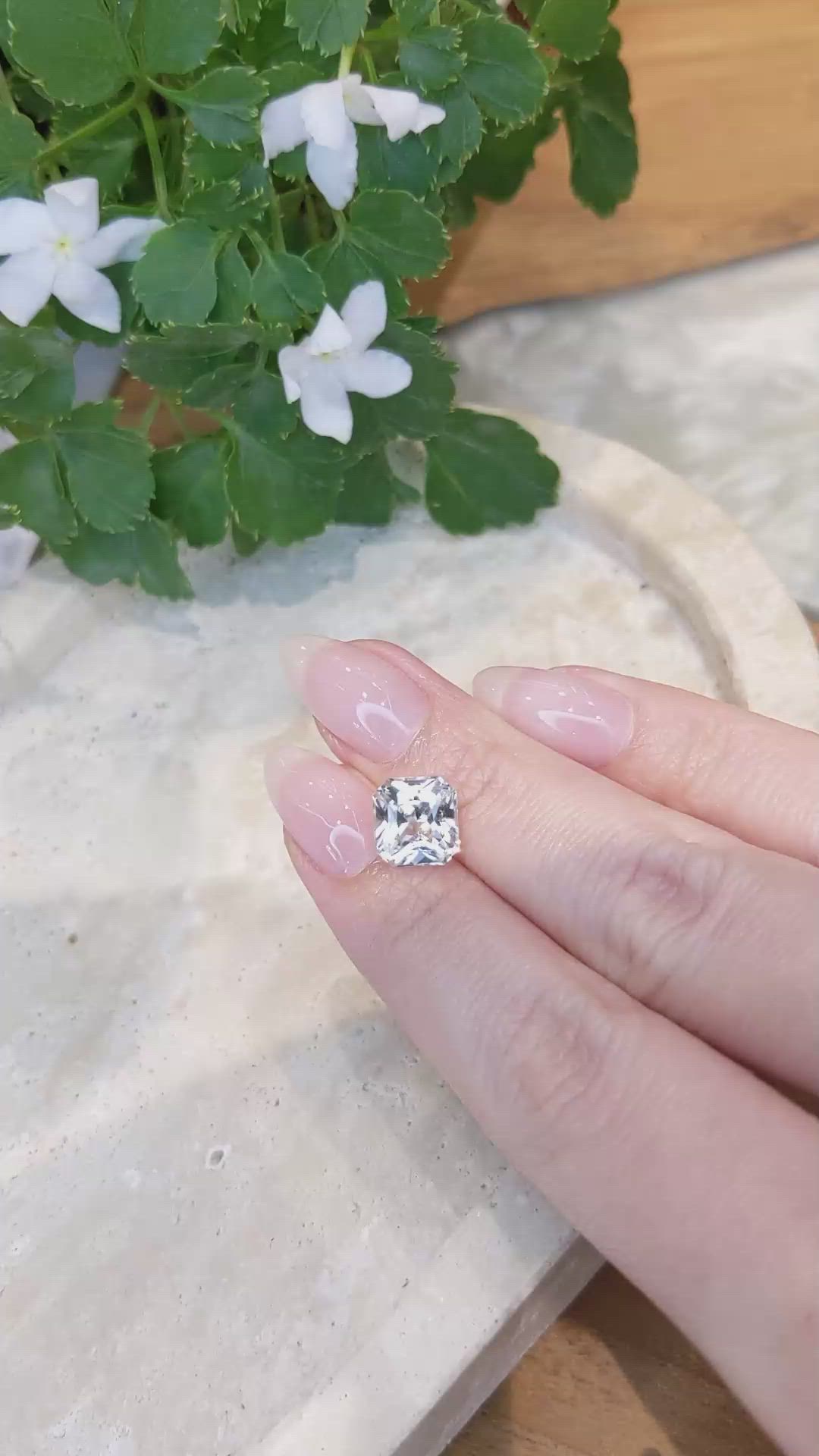 4.00 Ct. White Sapphire from Ceylon (Sri Lanka) Size Video