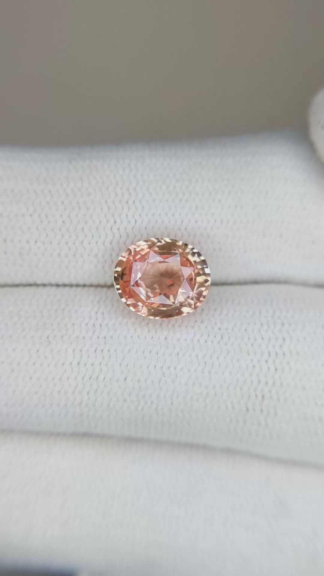 3.52 Ct. Padparadscha Sapphire from Ceylon (Sri Lanka) Size Video