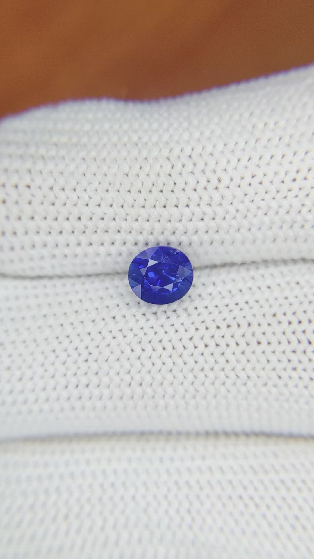 1.35 Ct. Blue Sapphire from Ceylon (Sri Lanka) Size Video
