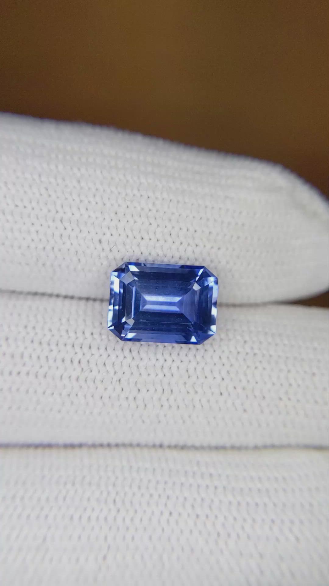 3.77 Ct. Blue Sapphire from Ceylon (Sri Lanka) Size Video