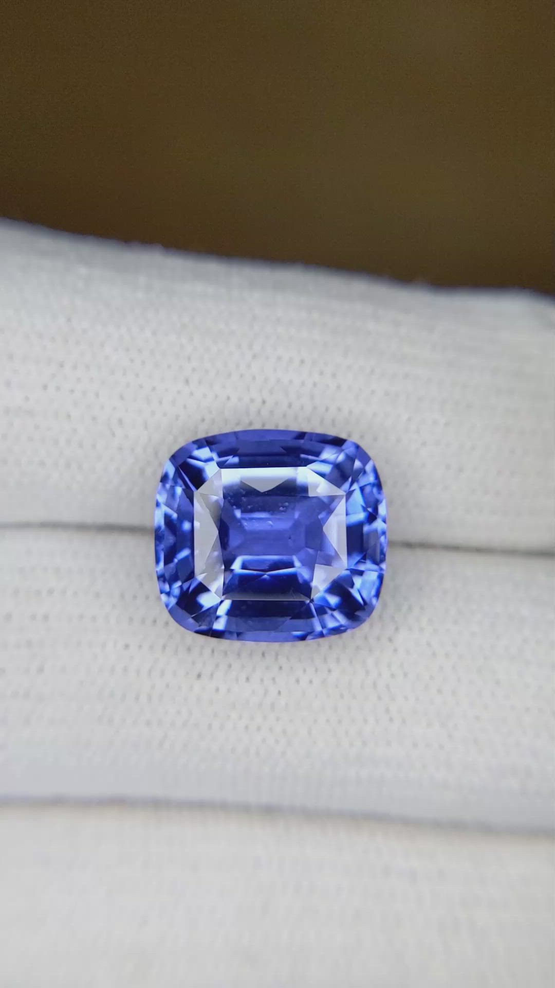 9.92 Ct. Blue Sapphire from Ceylon (Sri Lanka) Size Video