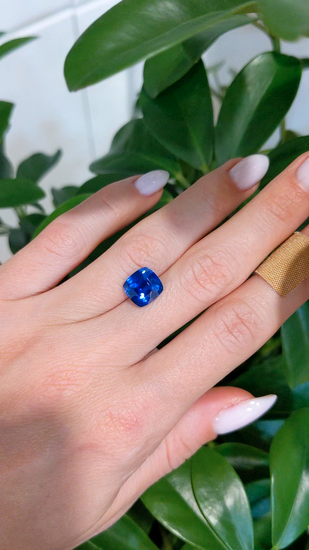 4.55 Ct. Blue Sapphire from Ceylon (Sri Lanka) Size Video