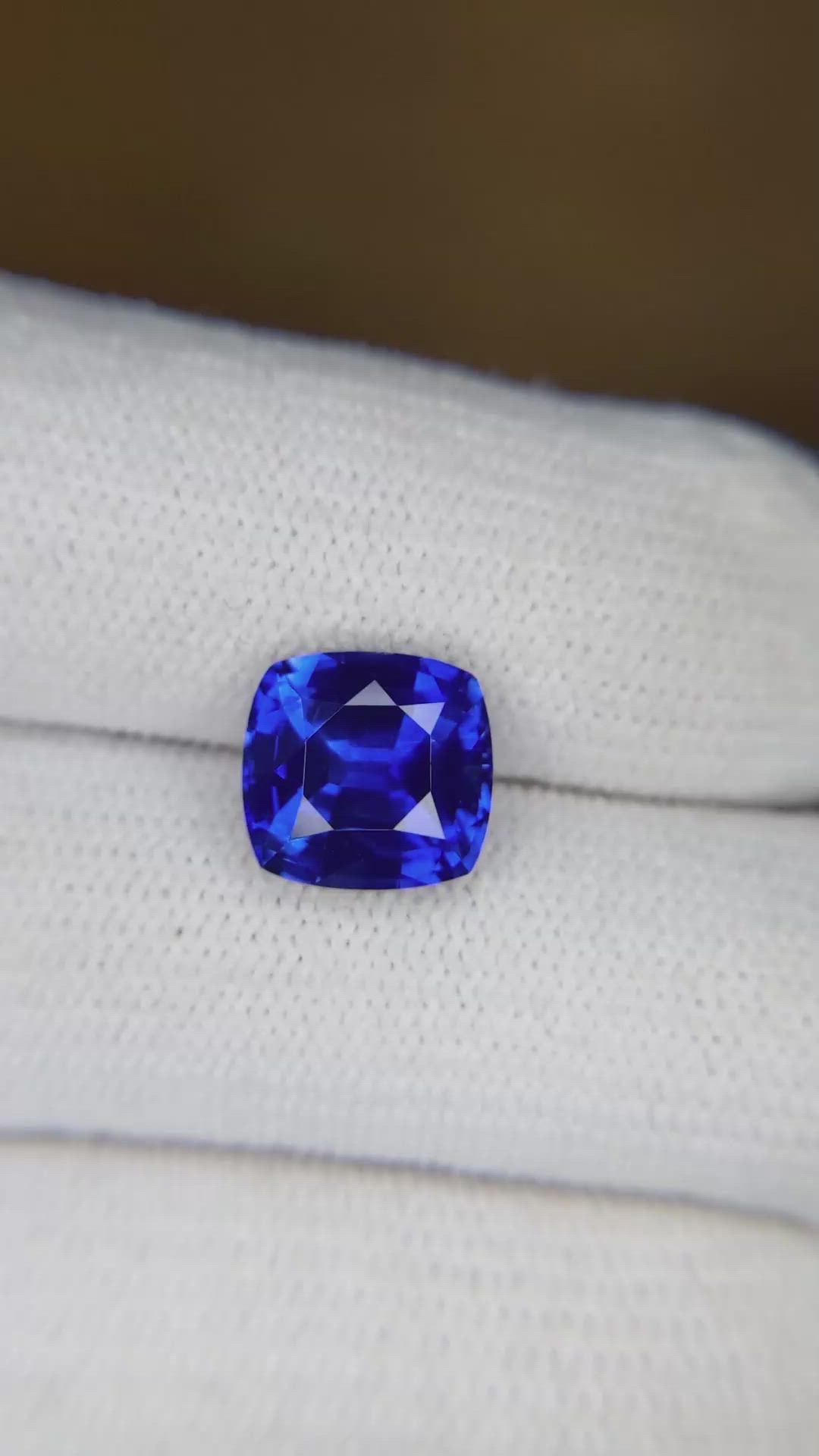 4.55 Ct. Blue Sapphire from Ceylon (Sri Lanka) Size Video