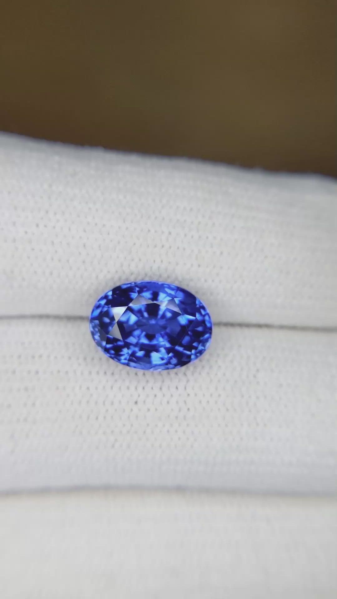 5.01 Ct. Blue Sapphire from Ceylon (Sri Lanka) Size Video