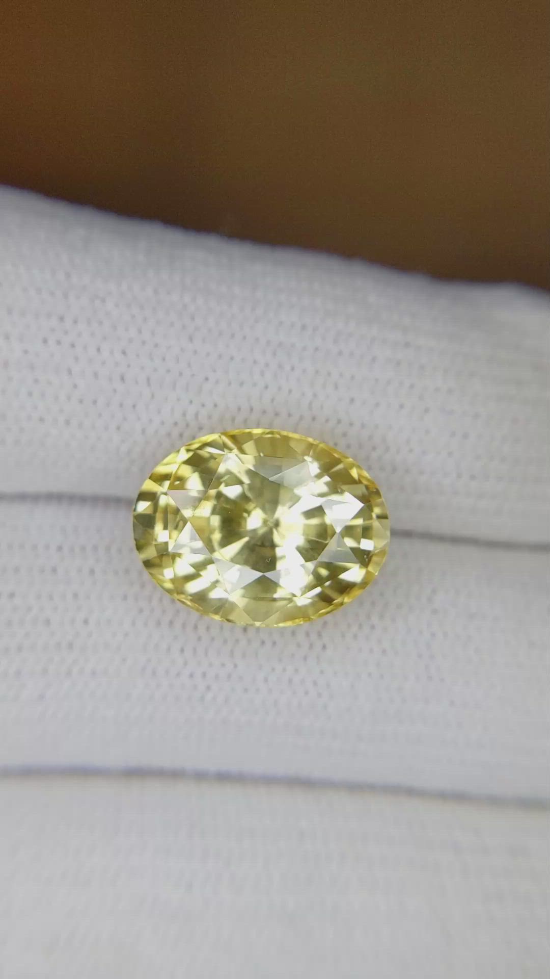 10.00 Ct. Yellow Sapphire from Ceylon (Sri Lanka) Size Video