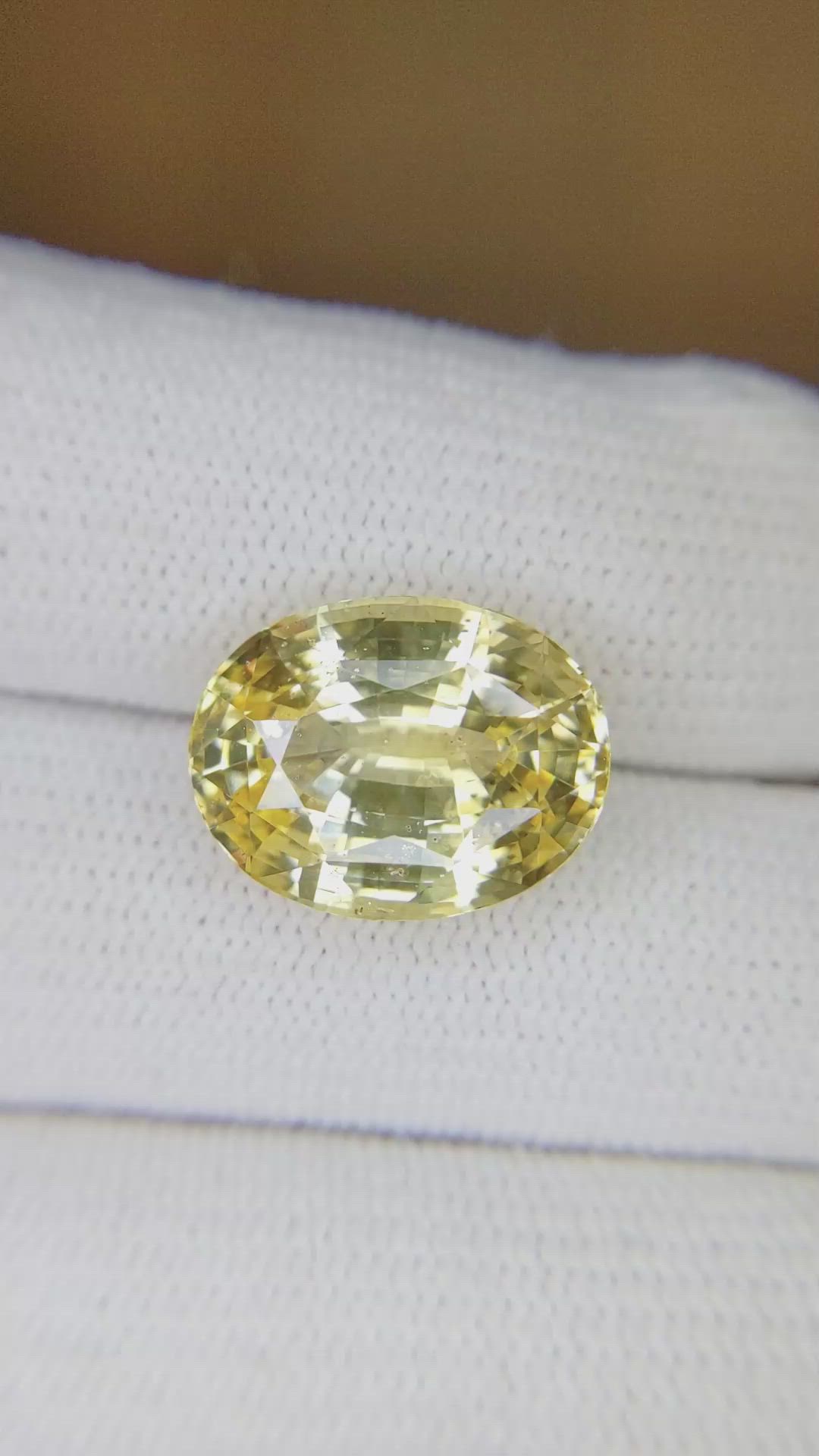 11.47 Ct. Yellow Sapphire from Ceylon (Sri Lanka) Size Video