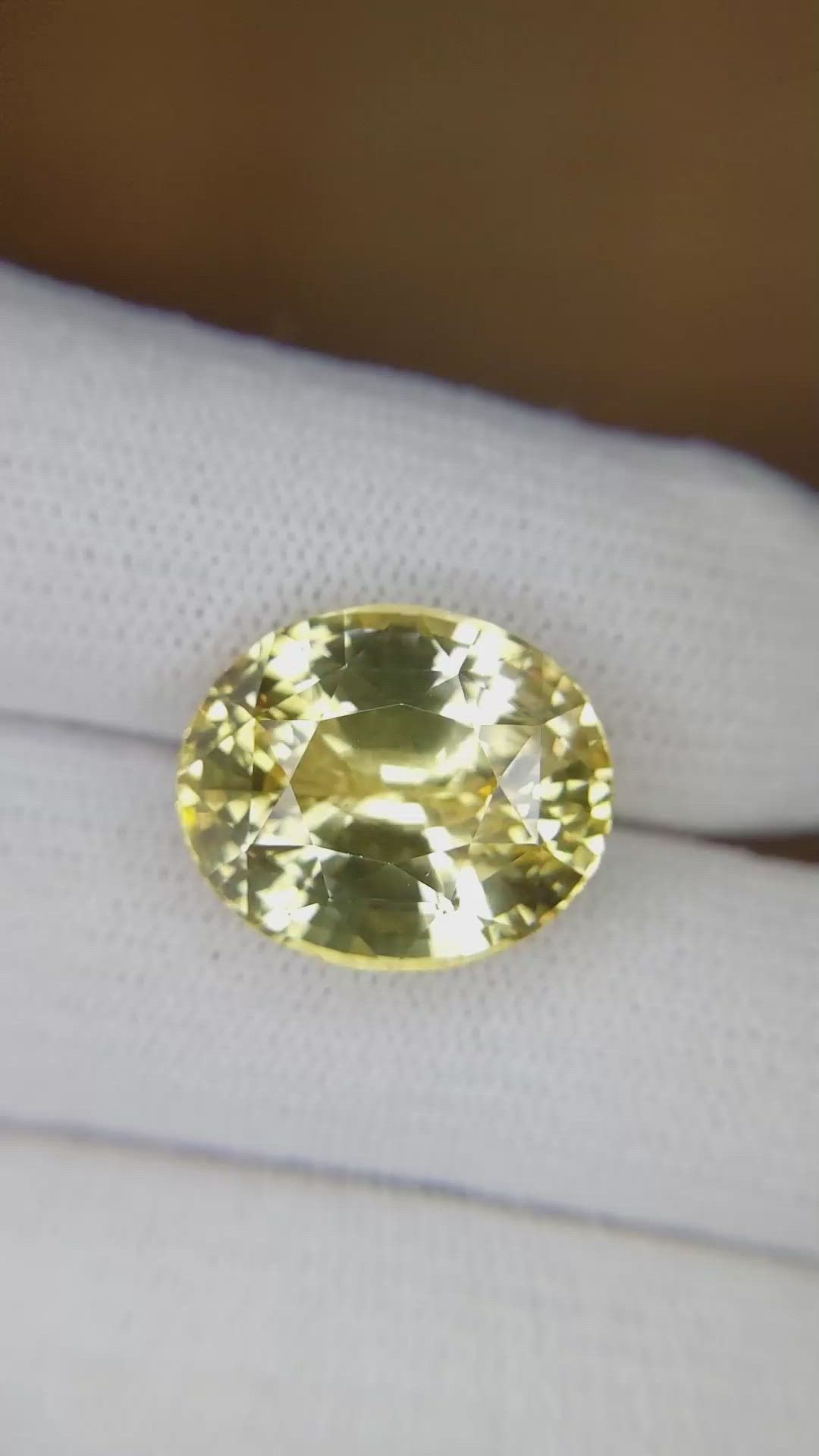 17.56 Ct. Yellow Sapphire from Ceylon (Sri Lanka) Size Video