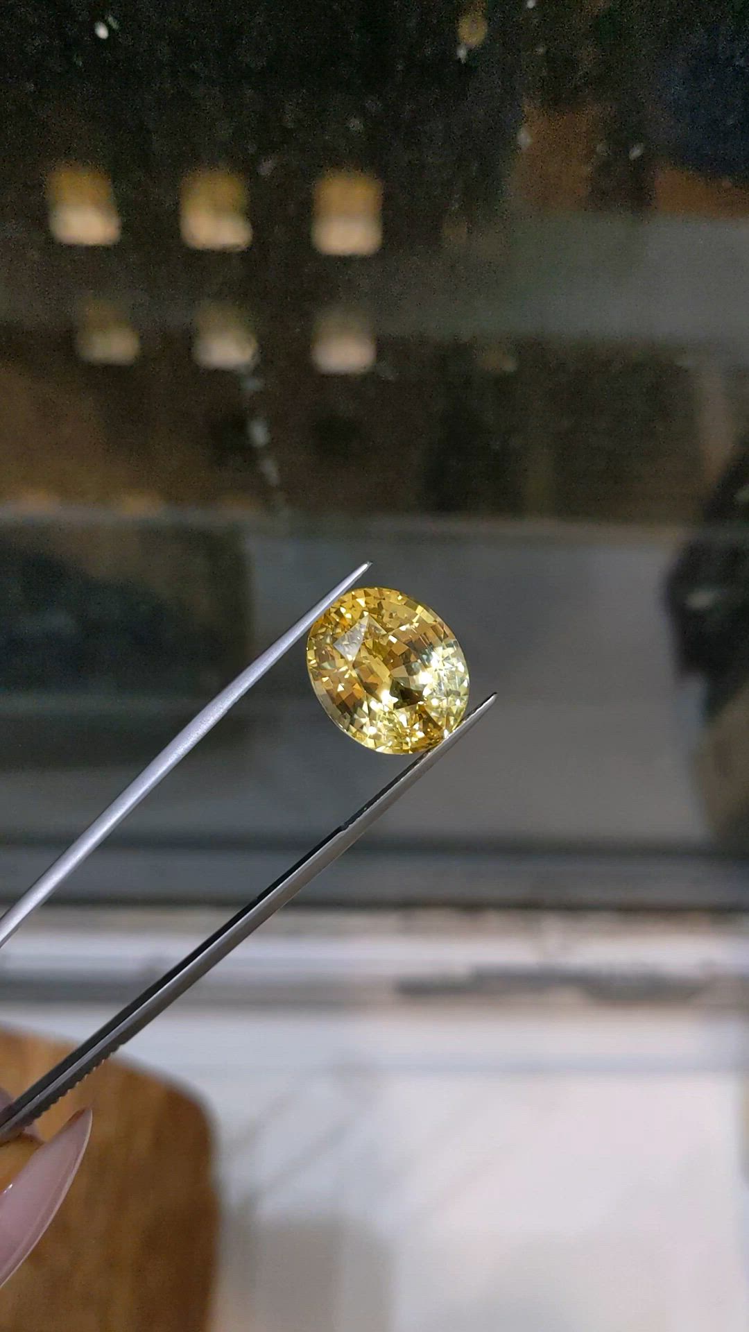 17.56 Ct. Yellow Sapphire from Ceylon (Sri Lanka) Size Video