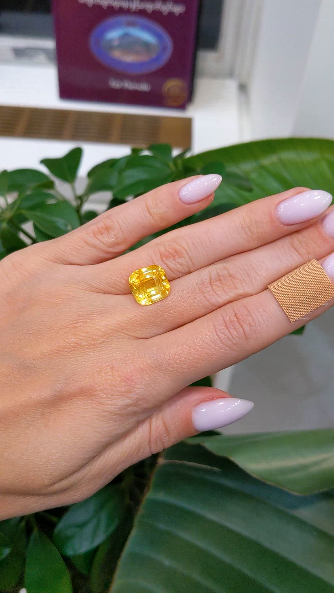 10.05 Ct. Yellow Sapphire from Ceylon (Sri Lanka) Size Video