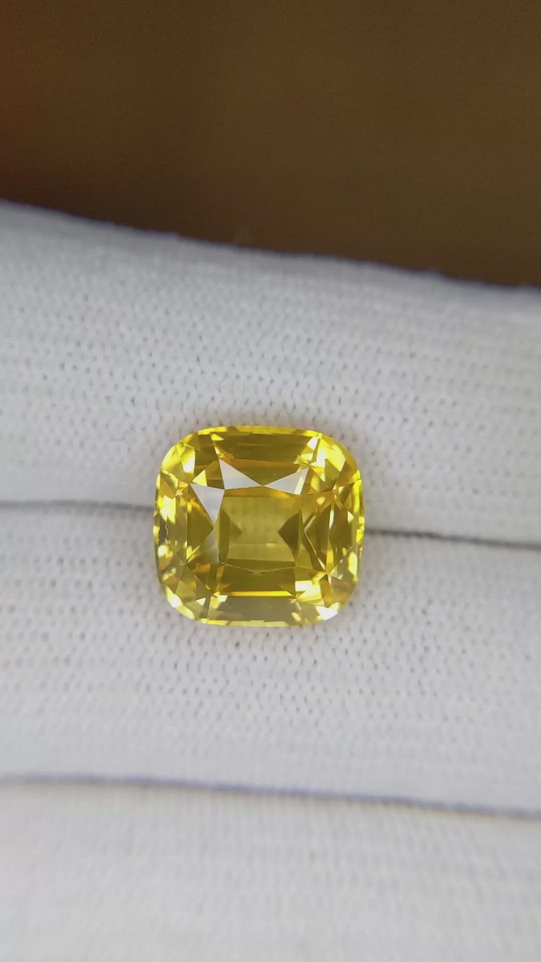 10.05 Ct. Yellow Sapphire from Ceylon (Sri Lanka) Size Video