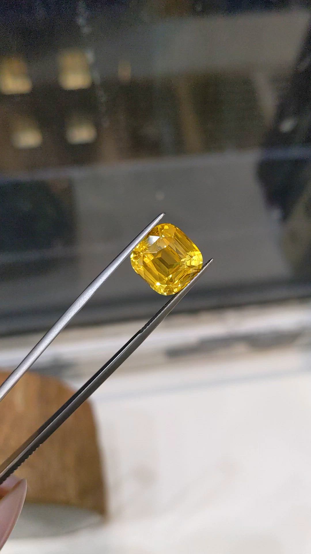 10.05 Ct. Yellow Sapphire from Ceylon (Sri Lanka) Size Video