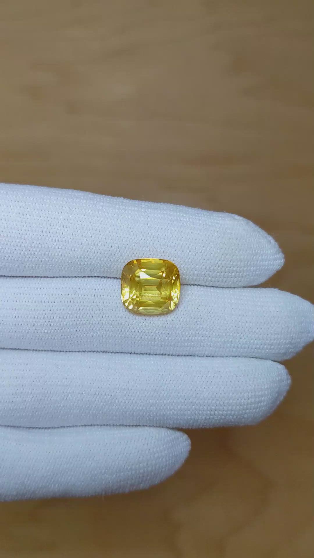 10.05 Ct. Yellow Sapphire from Ceylon (Sri Lanka) Size Video