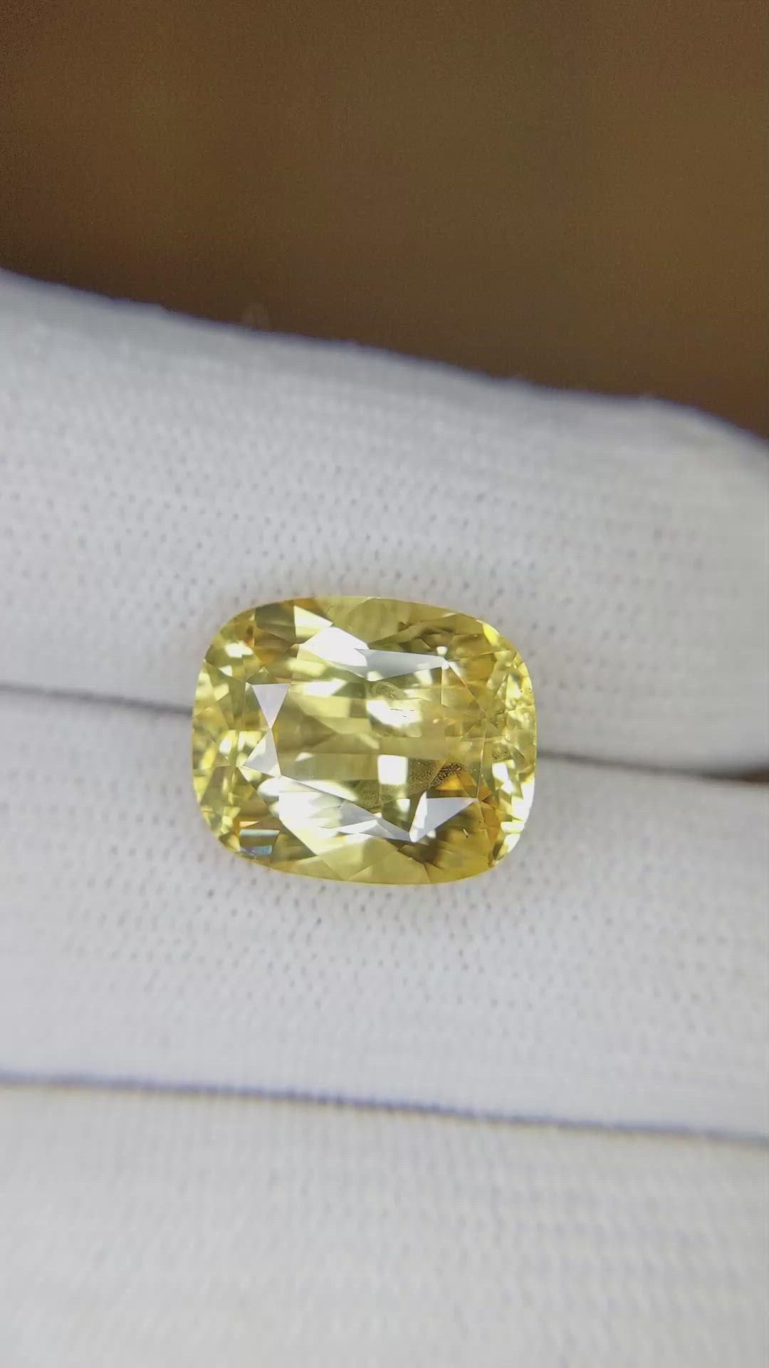 10.11 Ct. Yellow Sapphire from Ceylon (Sri Lanka) Size Video