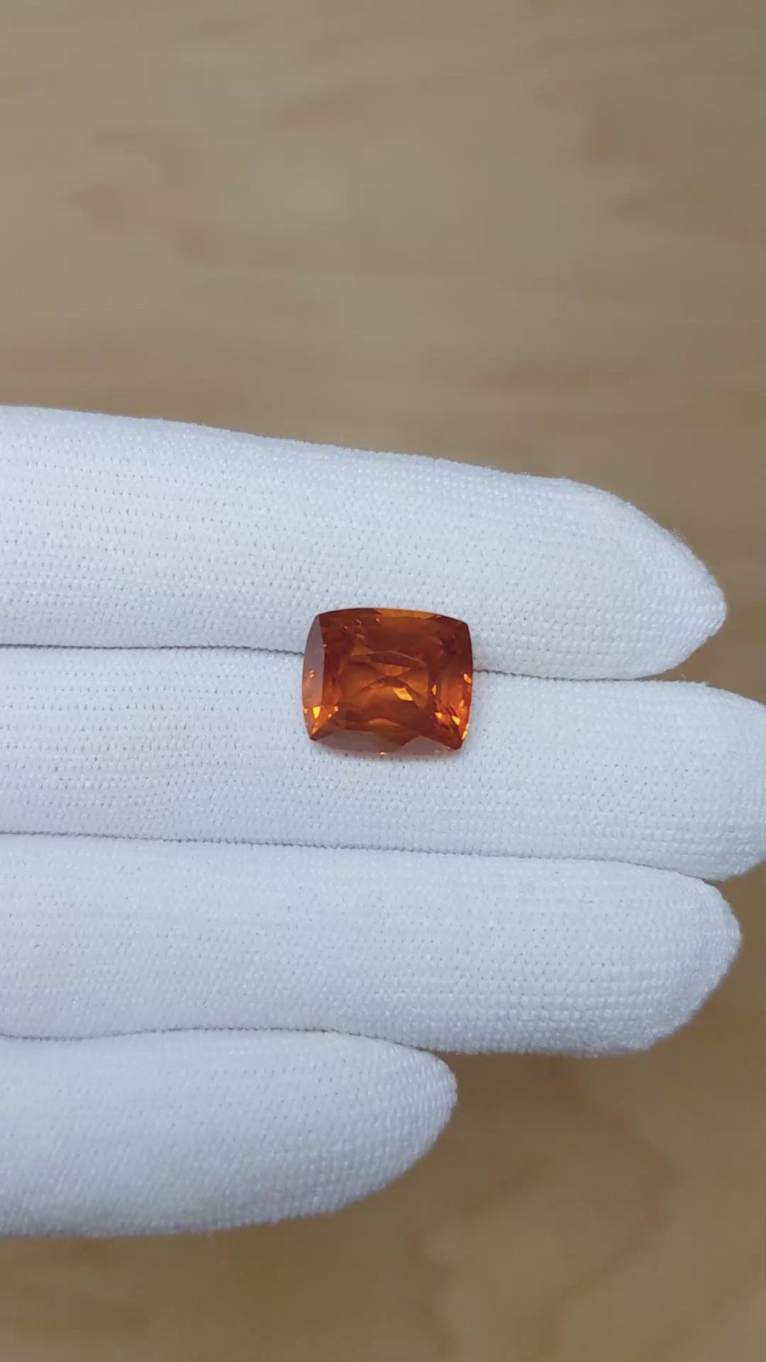 10.69 Ct. Orange Sapphire from Ceylon (Sri Lanka) Size Video