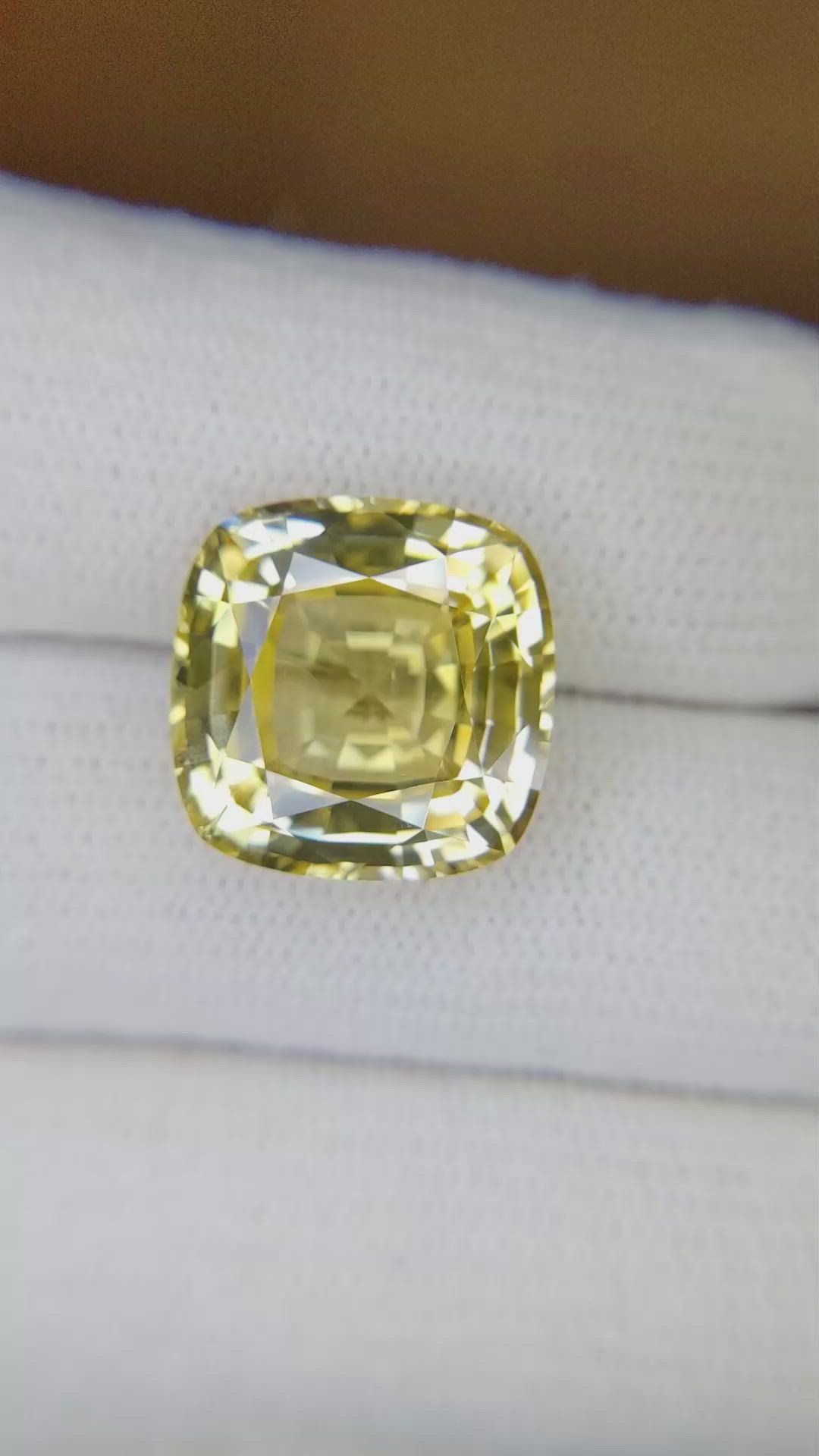 14.99 Ct. Yellow Sapphire from Ceylon (Sri Lanka) Size Video