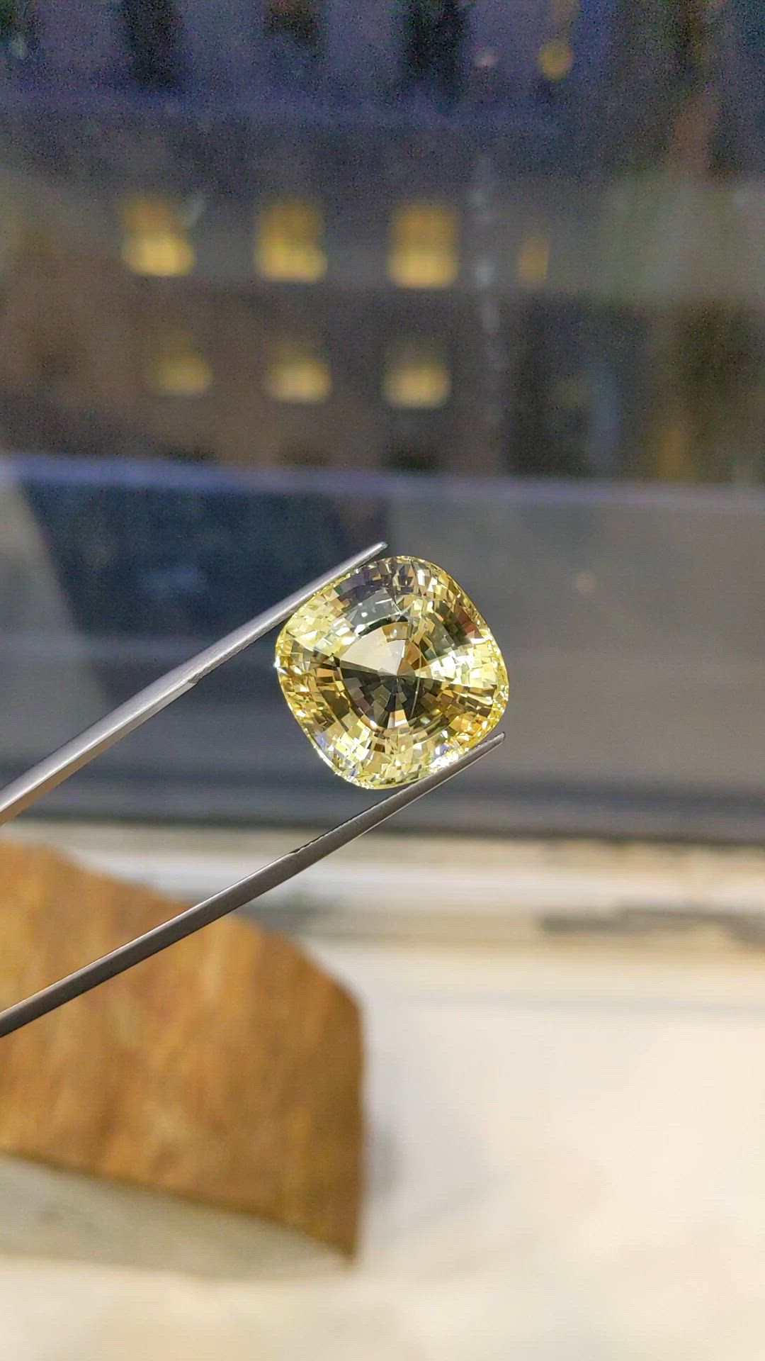 28.89 Ct. Yellow Sapphire from Ceylon (Sri Lanka) Size Video