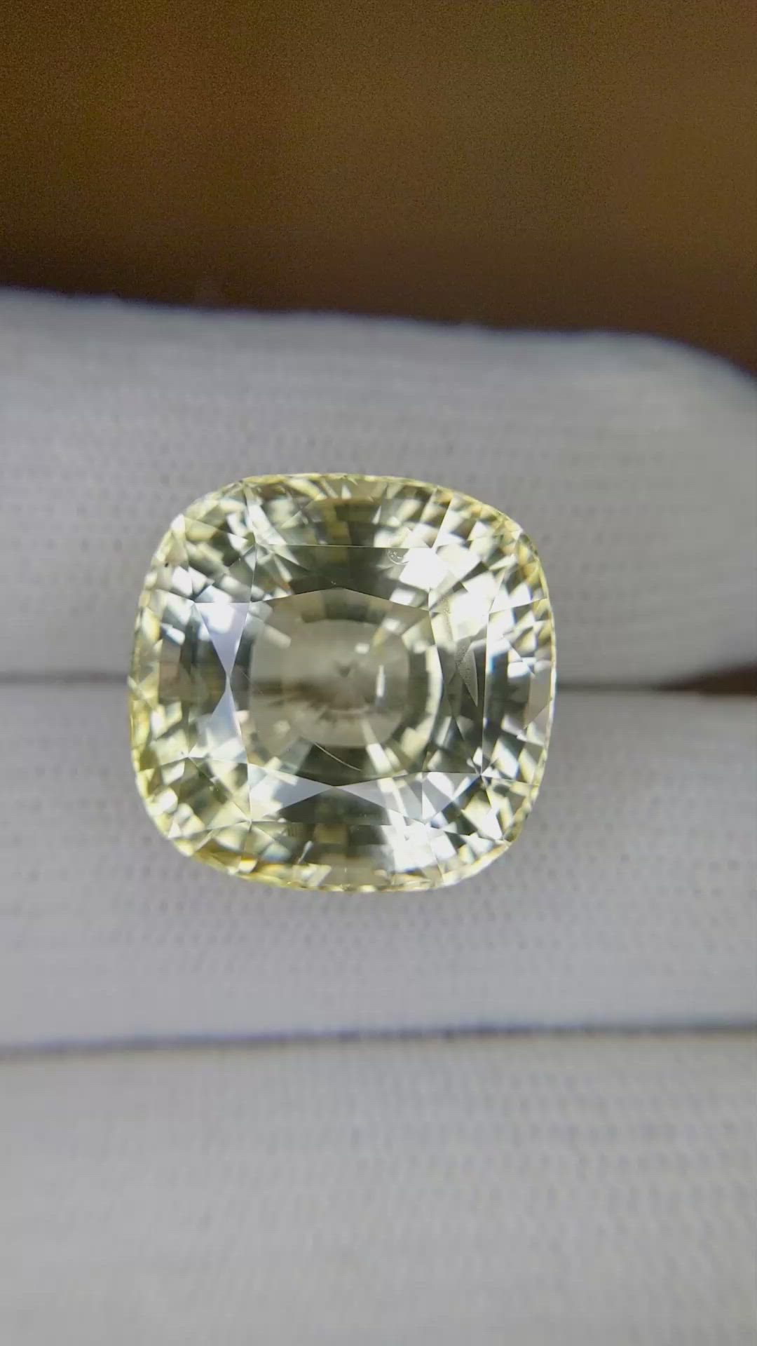 28.89 Ct. Yellow Sapphire from Ceylon (Sri Lanka) Size Video
