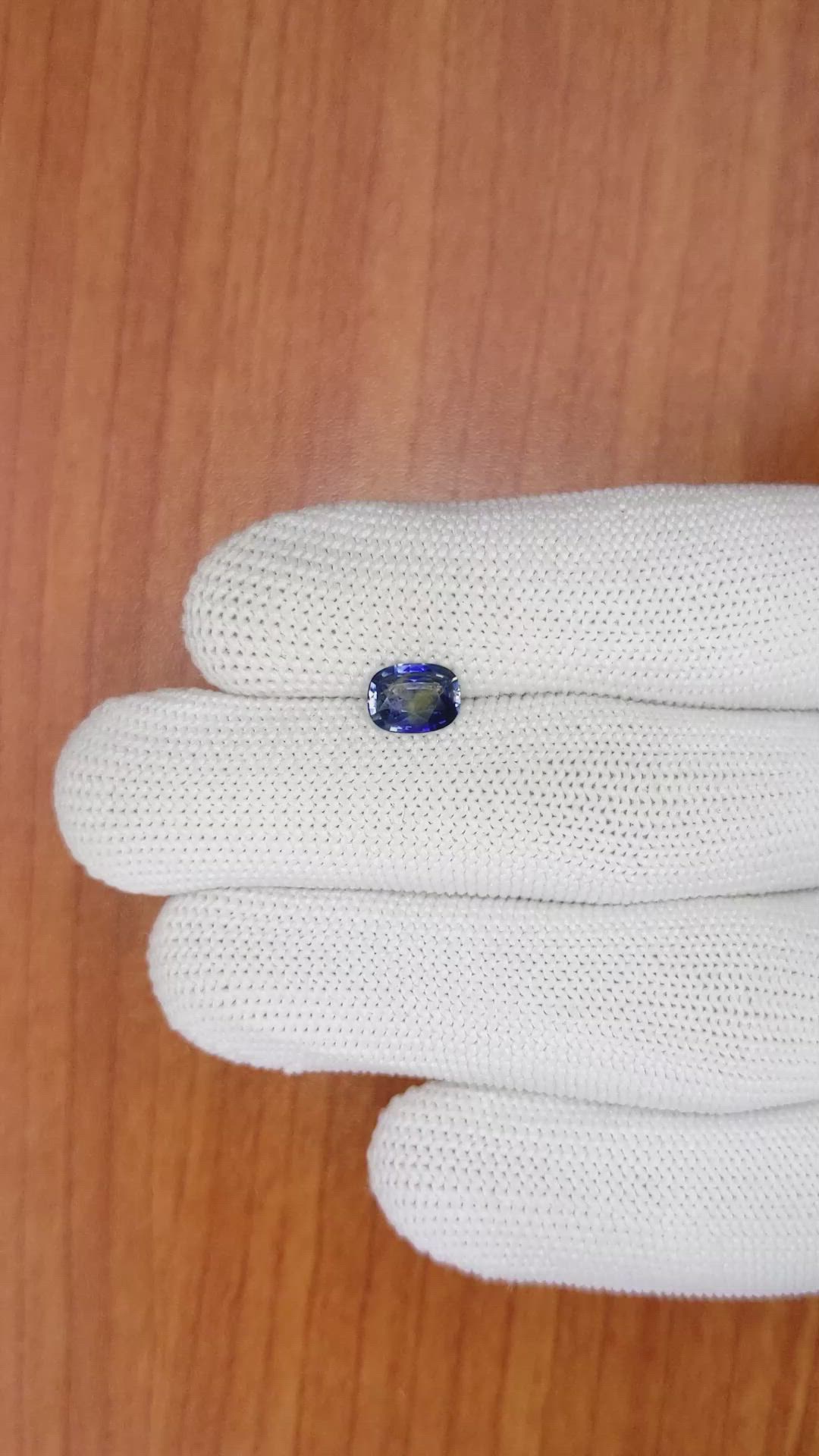 1.43 Ct. Bi Color Sapphire from Ceylon (Sri Lanka) Size Video