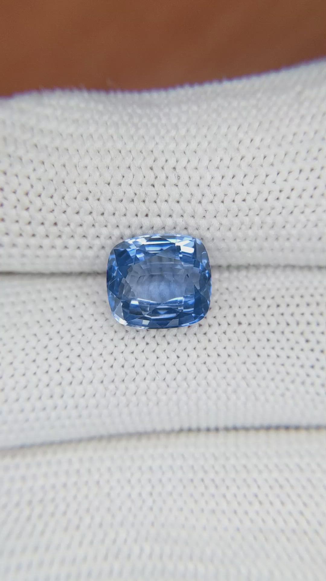 4.84 Ct. Blue Sapphire from Ceylon (Sri Lanka) Size Video