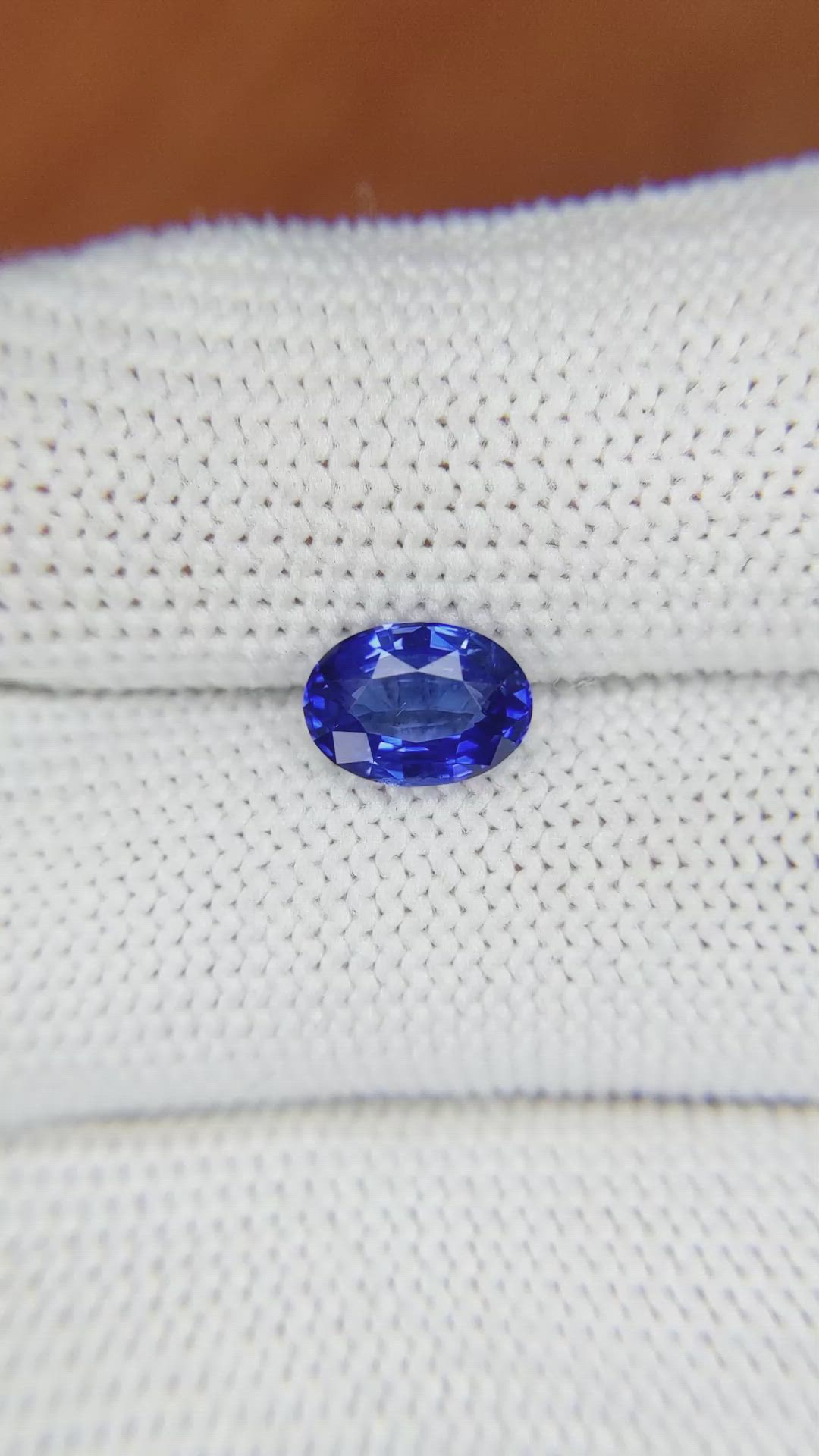 1.72 Ct. Blue Sapphire from Ceylon (Sri Lanka) Size Video