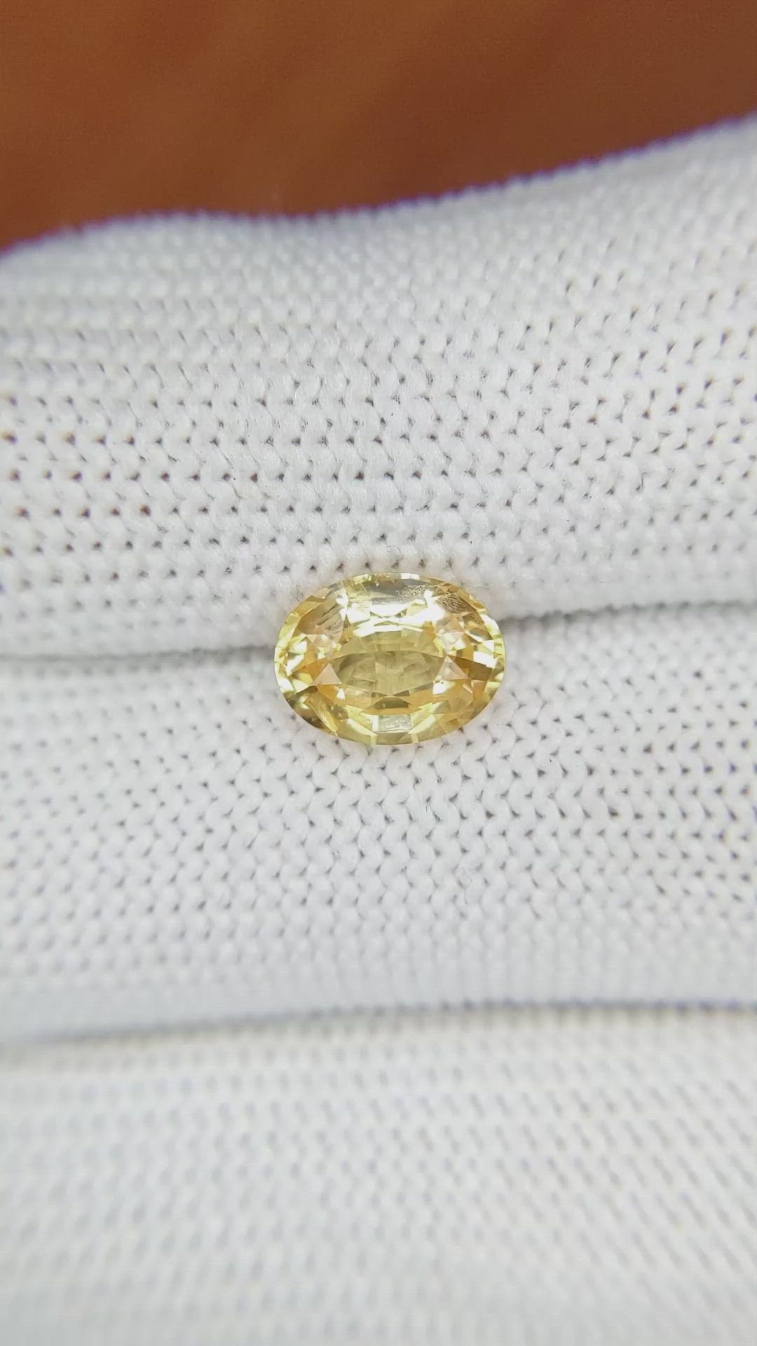 2.23 Ct. Yellow Sapphire from Ceylon (Sri Lanka) Size Video