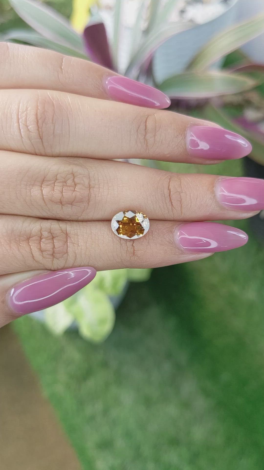 2.78 Ct. Yellowish Orange Sapphire from Ceylon (Sri Lanka) Size Video