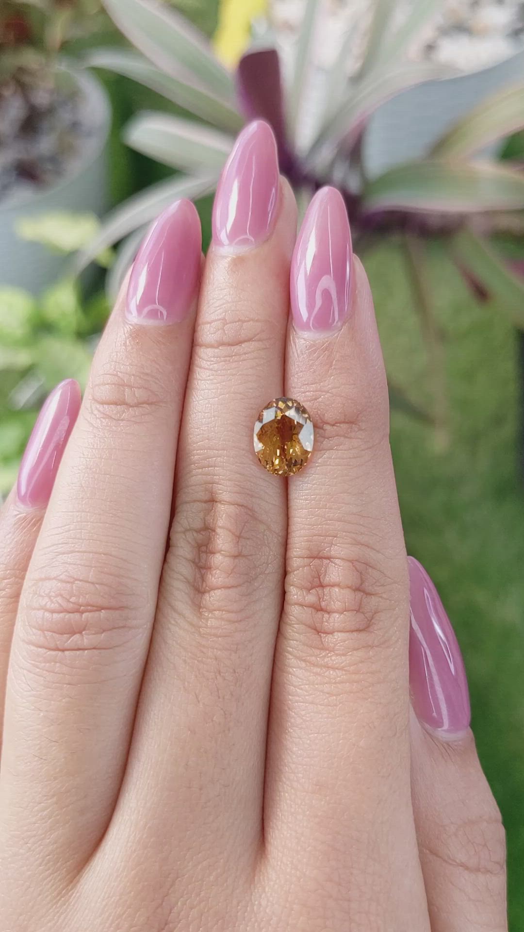 2.78 Ct. Yellowish Orange Sapphire from Ceylon (Sri Lanka) Size Video