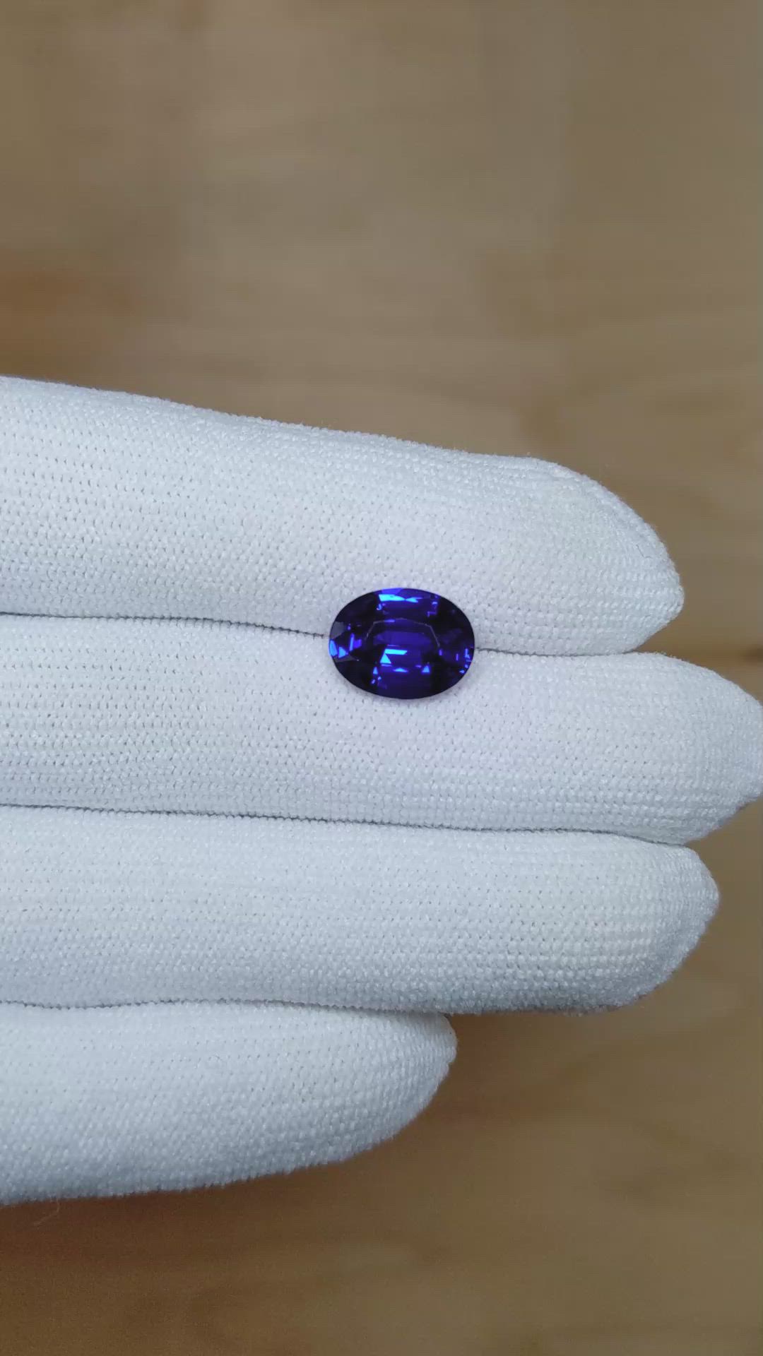 4.38 Ct. Blue Sapphire from Ceylon (Sri Lanka) Size Video