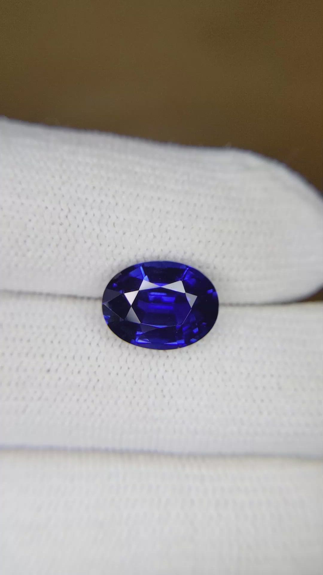 4.38 Ct. Blue Sapphire from Ceylon (Sri Lanka) Size Video