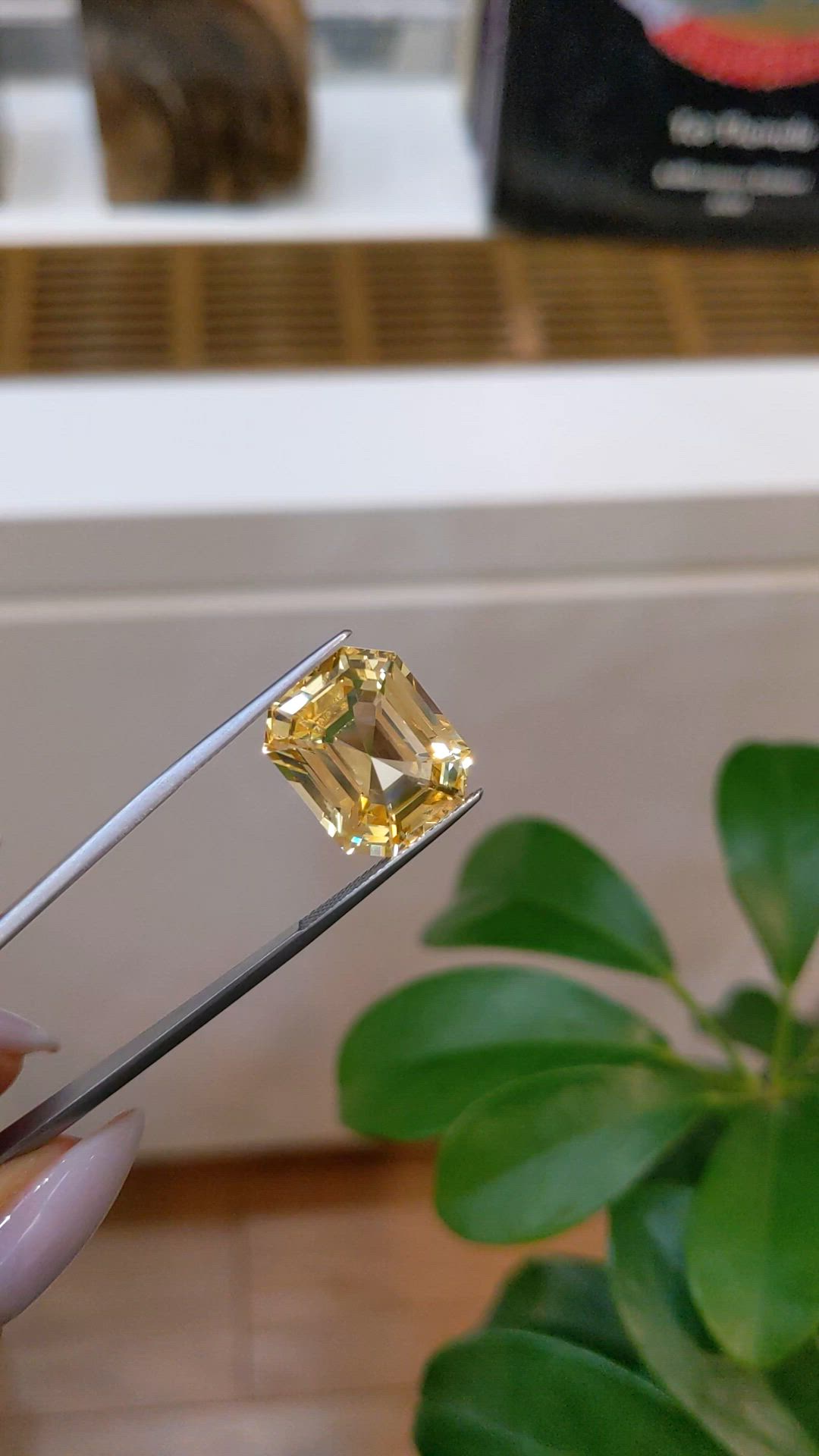 18.27 Ct. Yellow Sapphire from Ceylon (Sri Lanka) Size Video