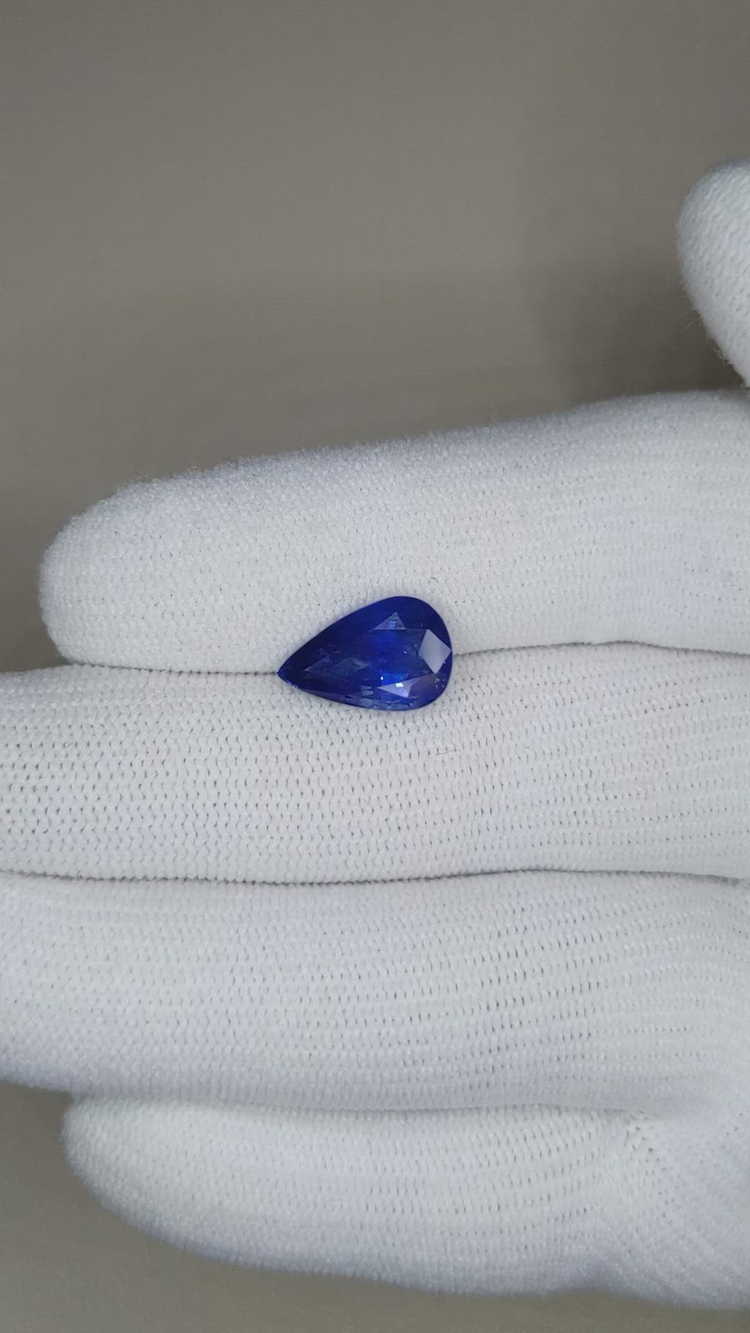 4.68 Ct. Blue Sapphire from Ceylon (Sri Lanka) Size Video