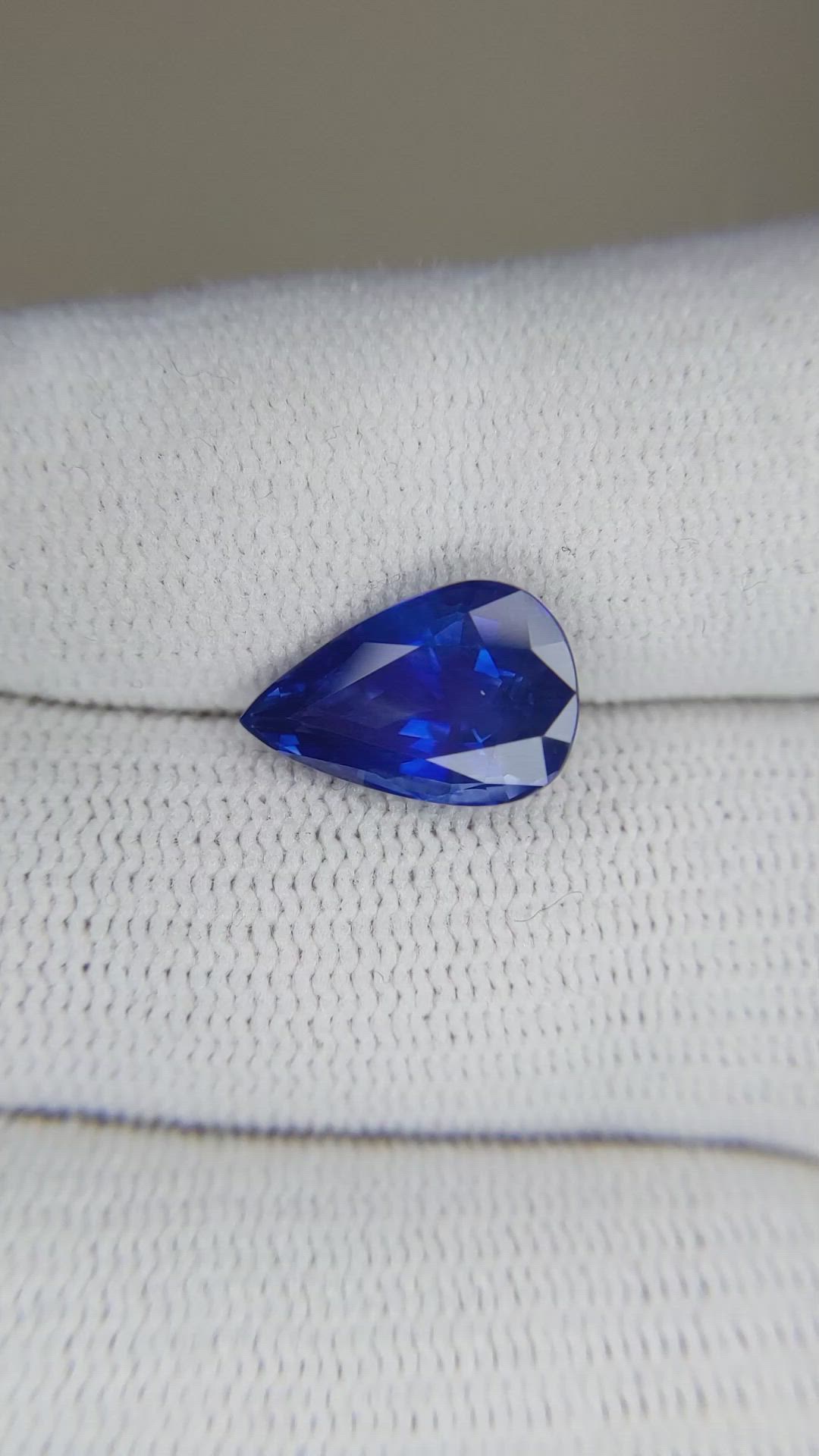 4.68 Ct. Blue Sapphire from Ceylon (Sri Lanka) Size Video