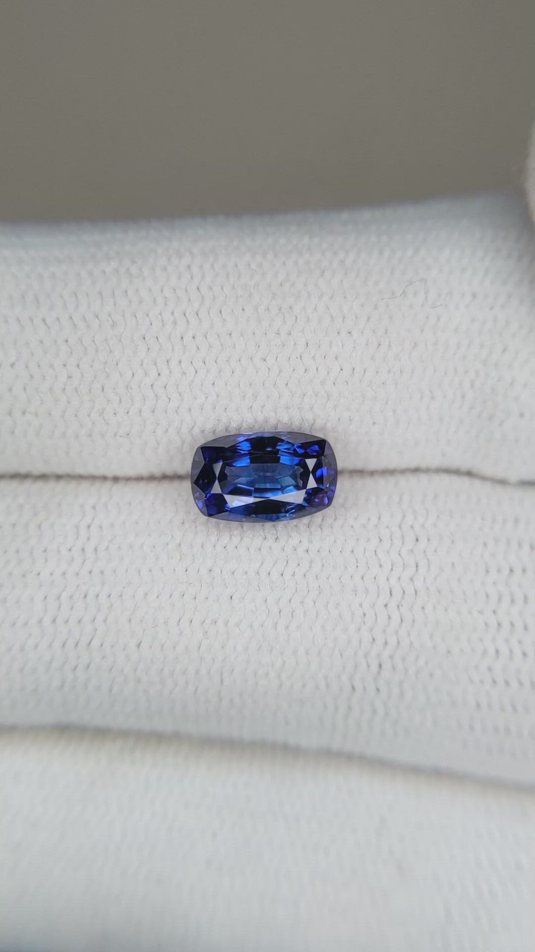 1.57 Ct. Blue Sapphire from Ceylon (Sri Lanka) Size Video