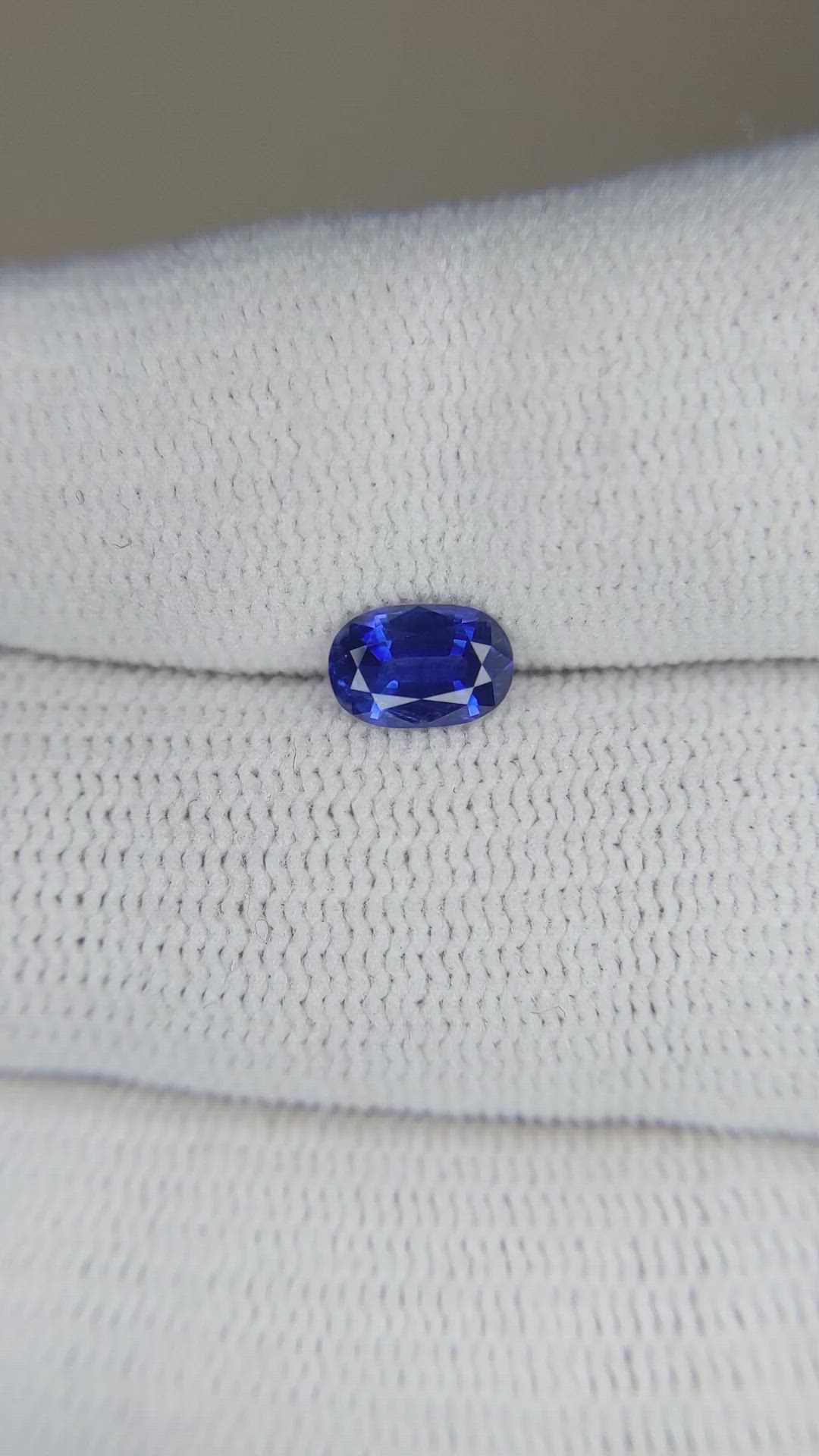 0.71 Ct. Blue Sapphire from Ceylon (Sri Lanka) Size Video